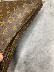 Louis Vuitton Toiletry 26