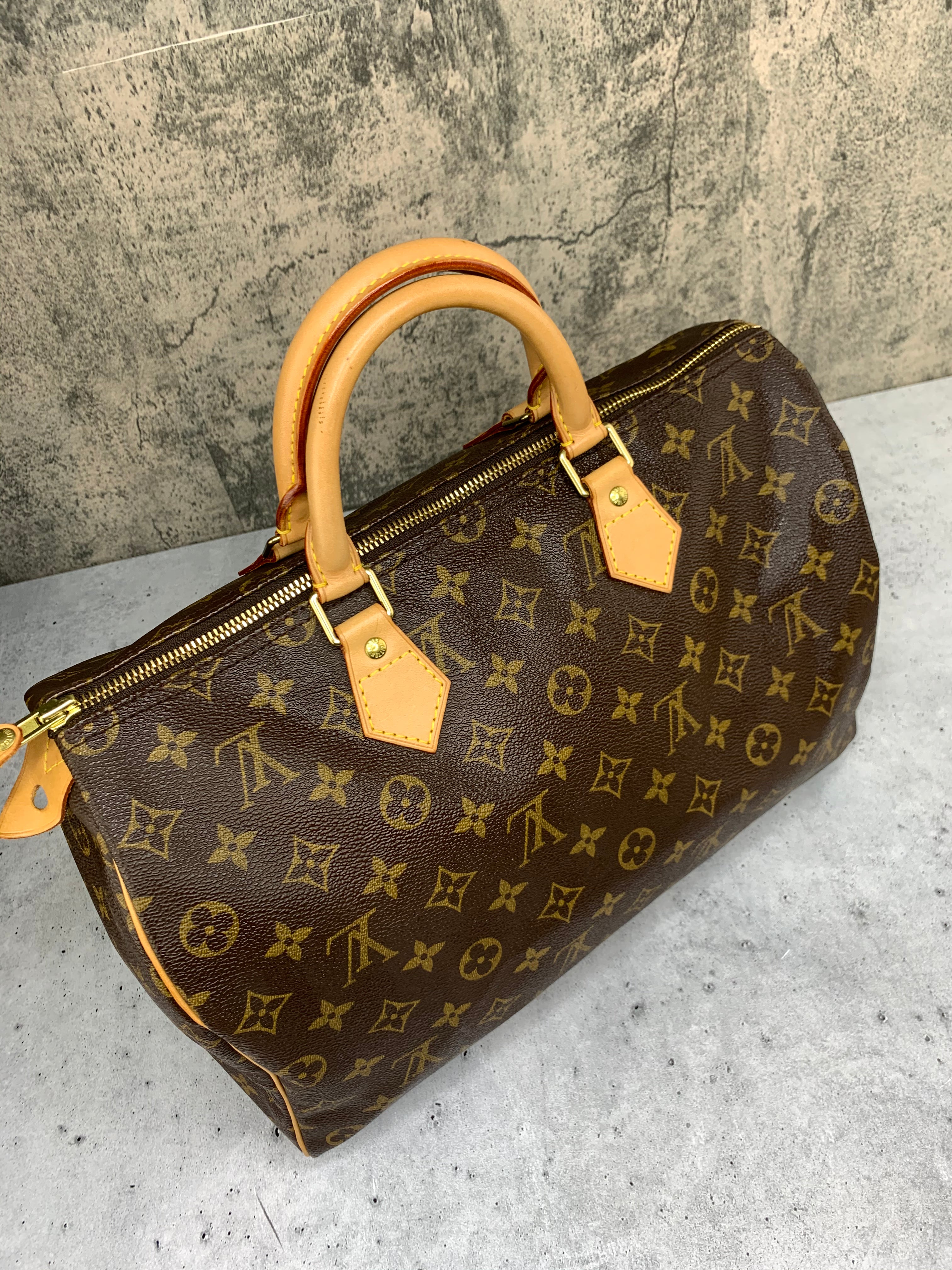 Louis Vuitton Speedy 35