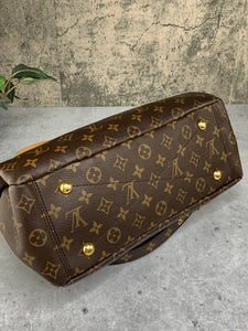 Louis Vuitton Saffron Pallas Bag