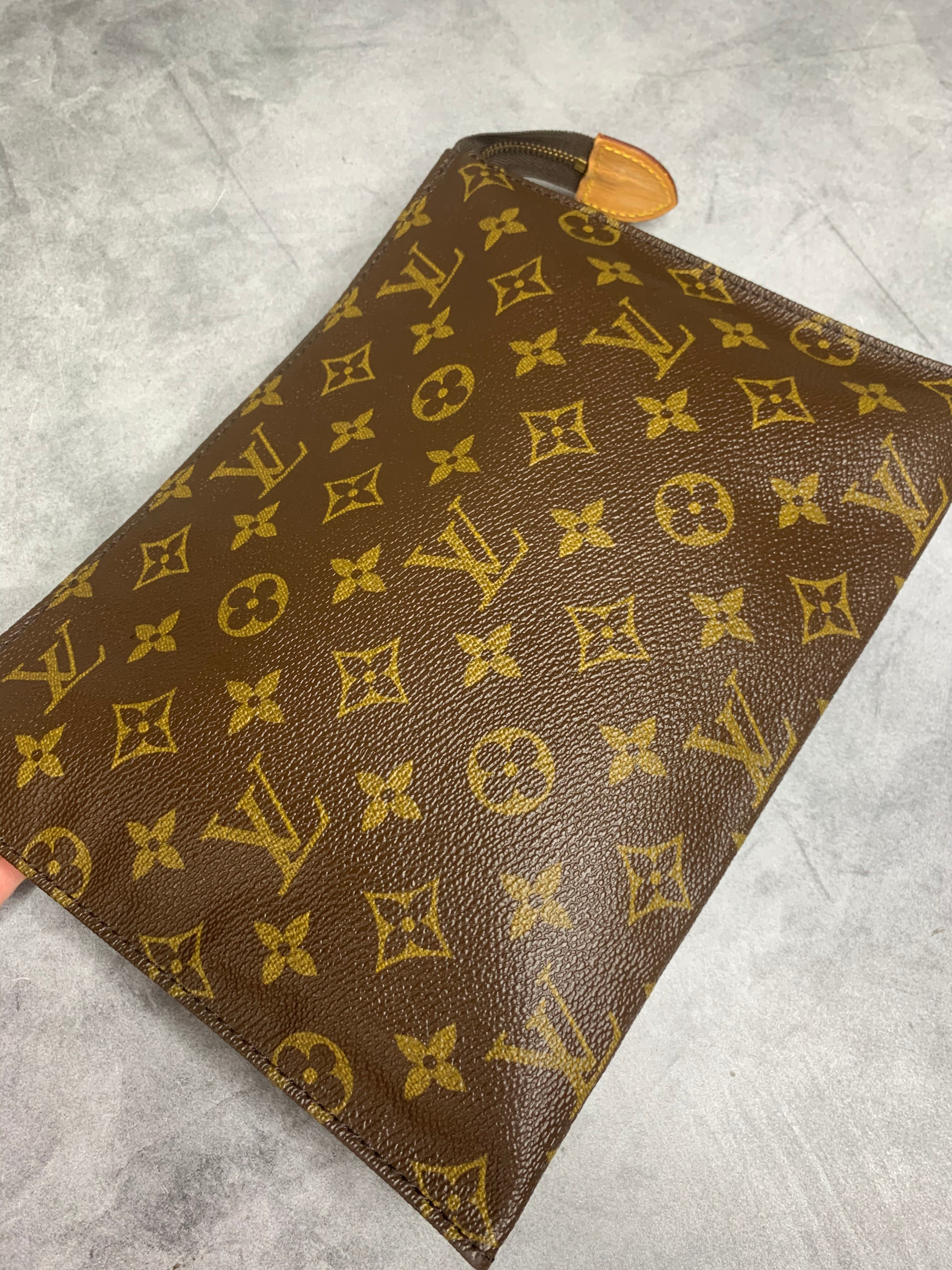 Louis Vuitton Toiletry 26