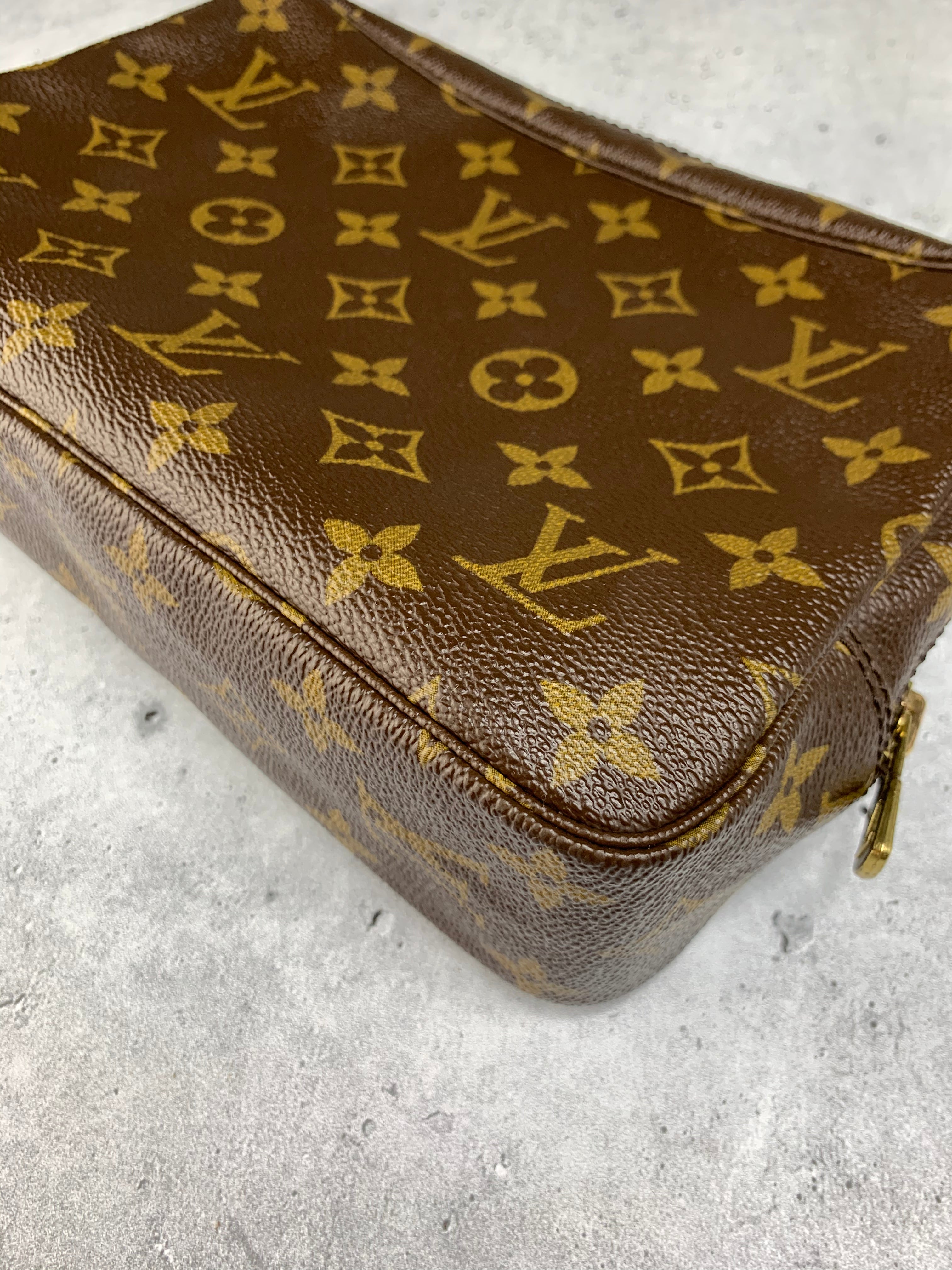 Louis Vuitton Trousse 23