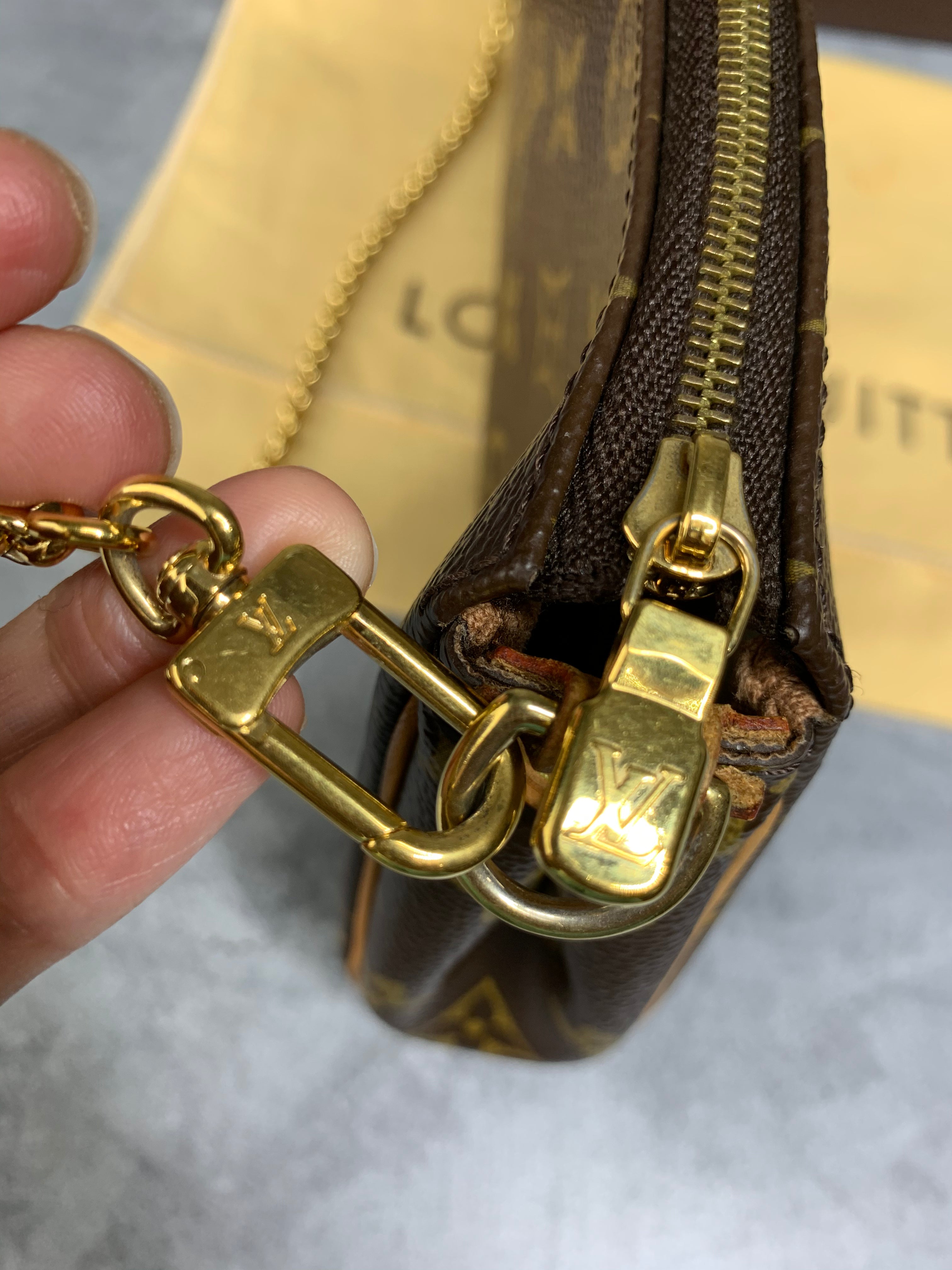 Louis Vuitton Eva Clutch/ Crossbody