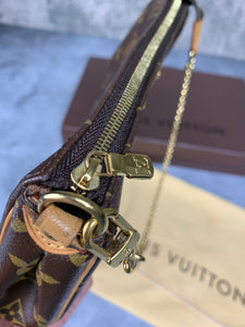 Louis Vuitton Eva Clutch/ Crossbody