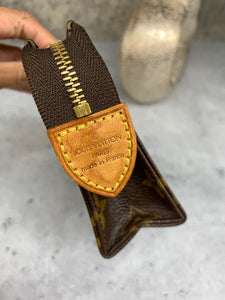 Louis Vuitton Toiletry 15