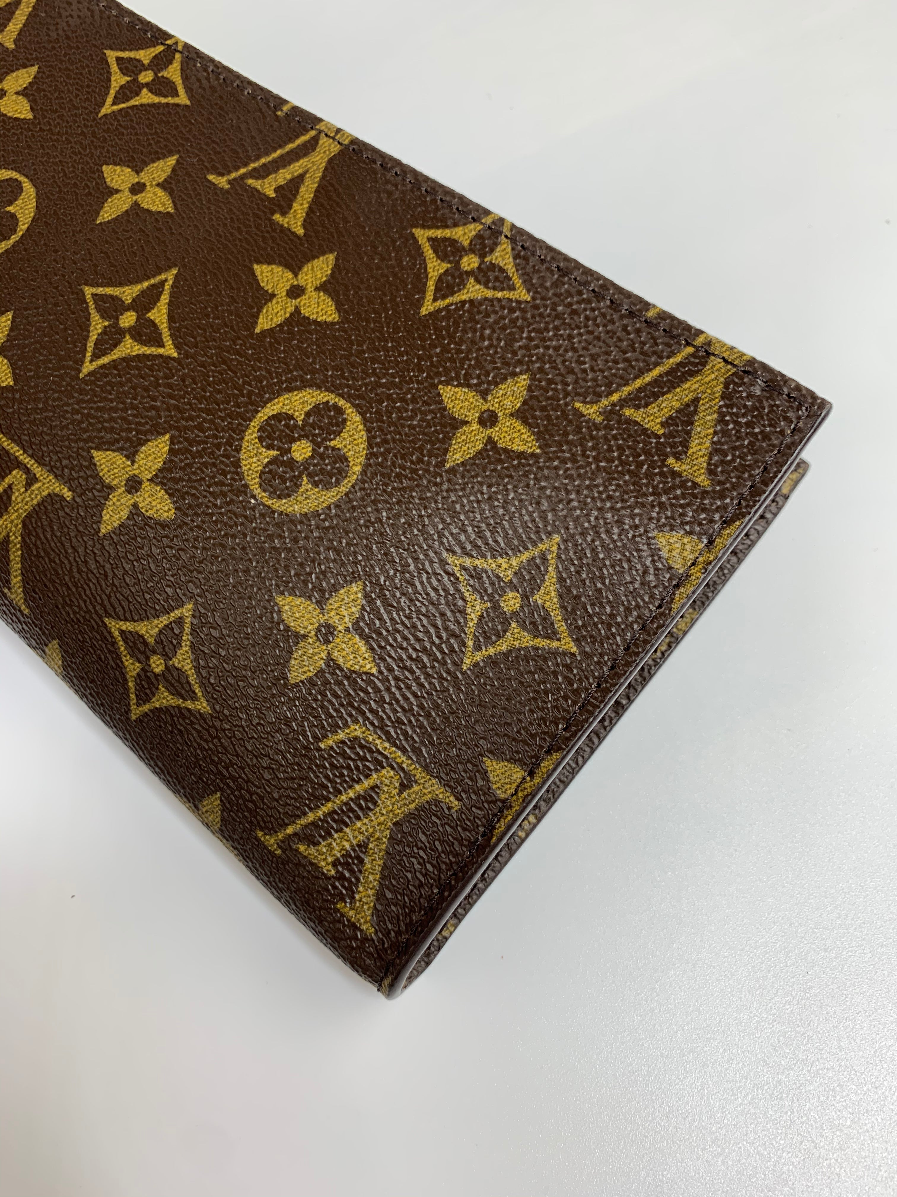 Louis Vuitton Bucket Pouch GM