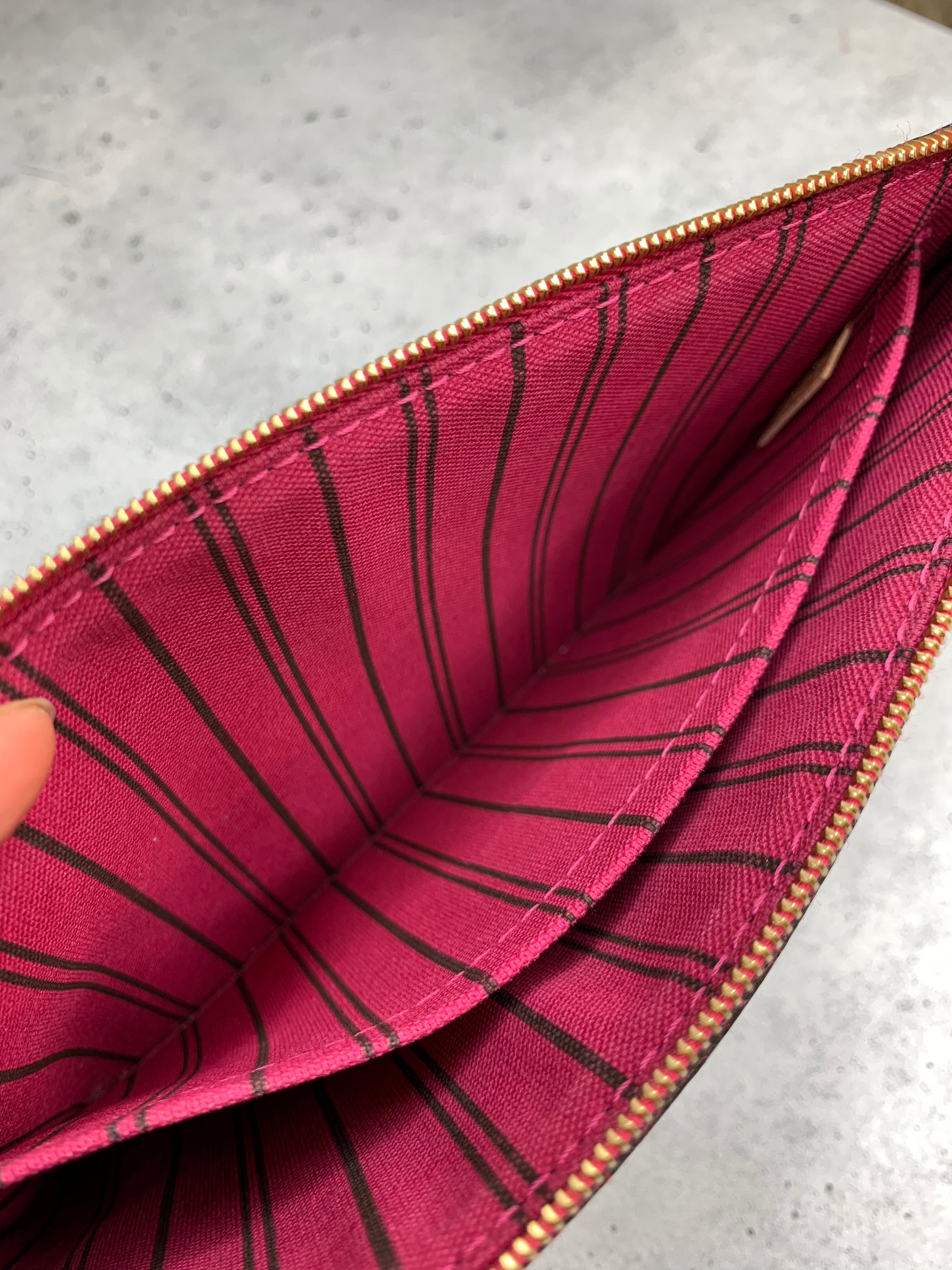 neverfull mm pouch