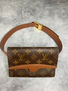 Louis Vuitton Fanny Pack yourvintagelvoe