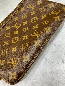 Louis Vuitton Trousse 23