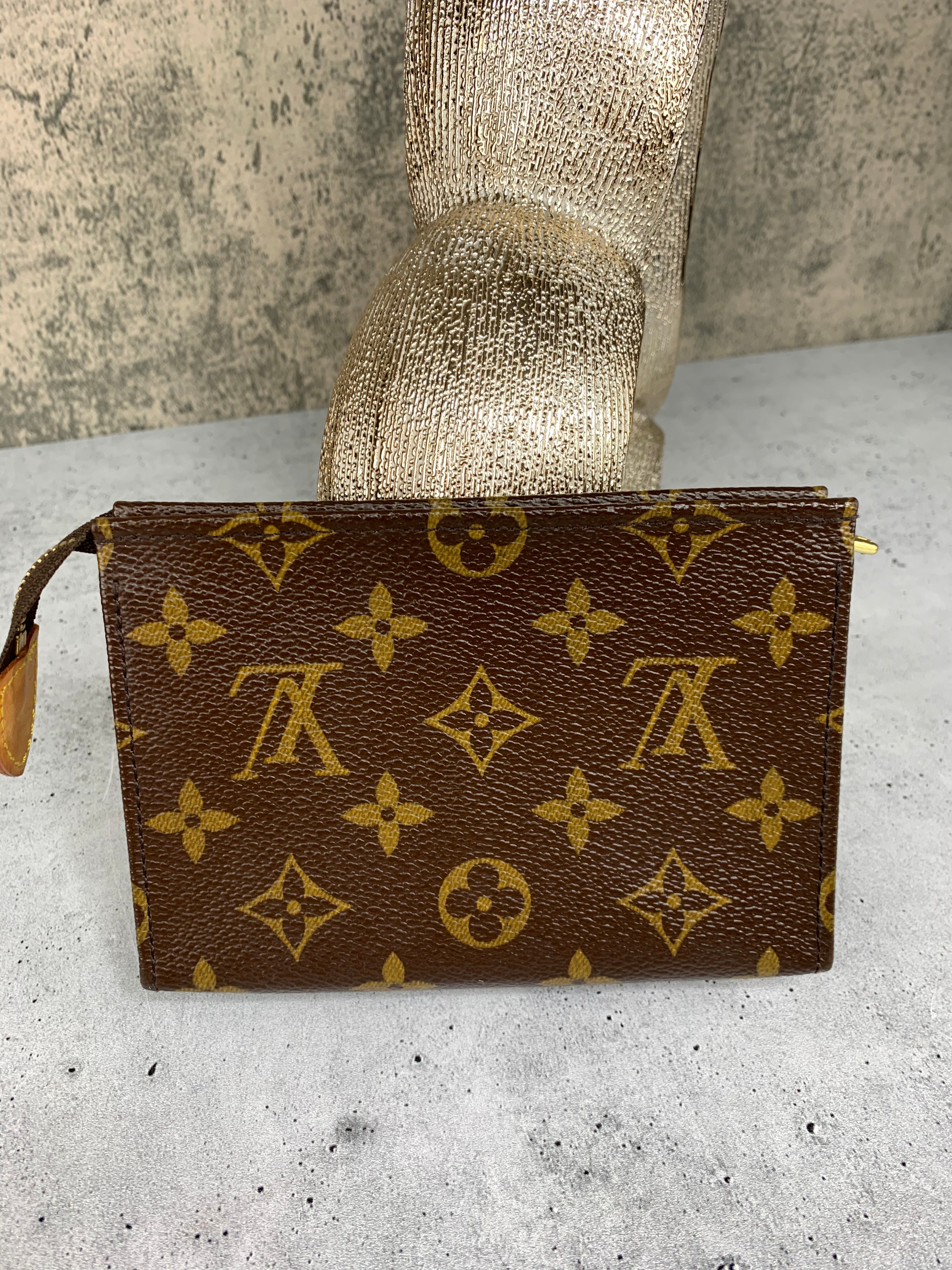 Louis Vuitton Toiletry 15