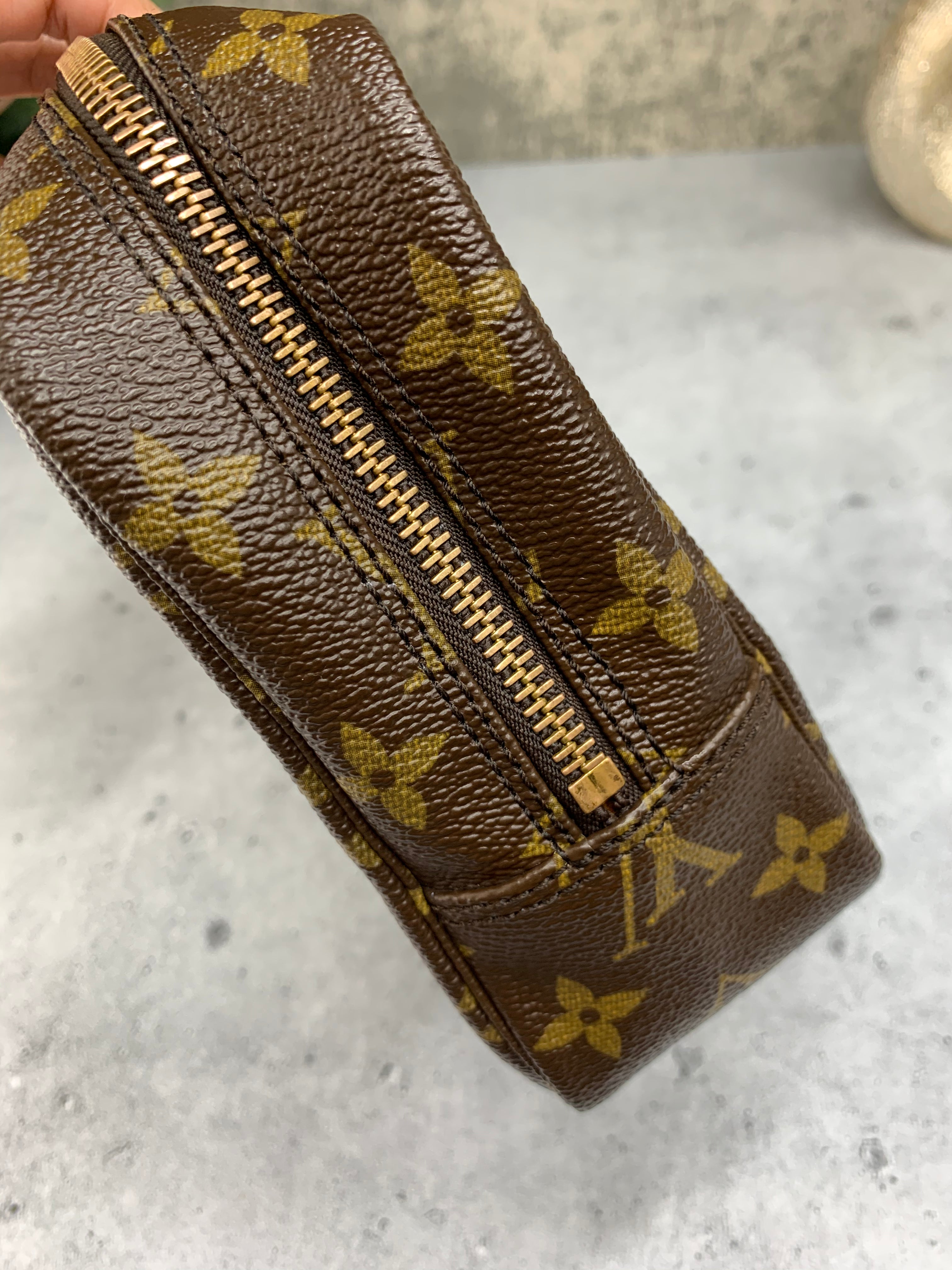 Louis Vuitton Trousse 23