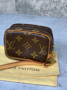 Louis Vuitton Monogram Trousse Wapity in Brown, Women's