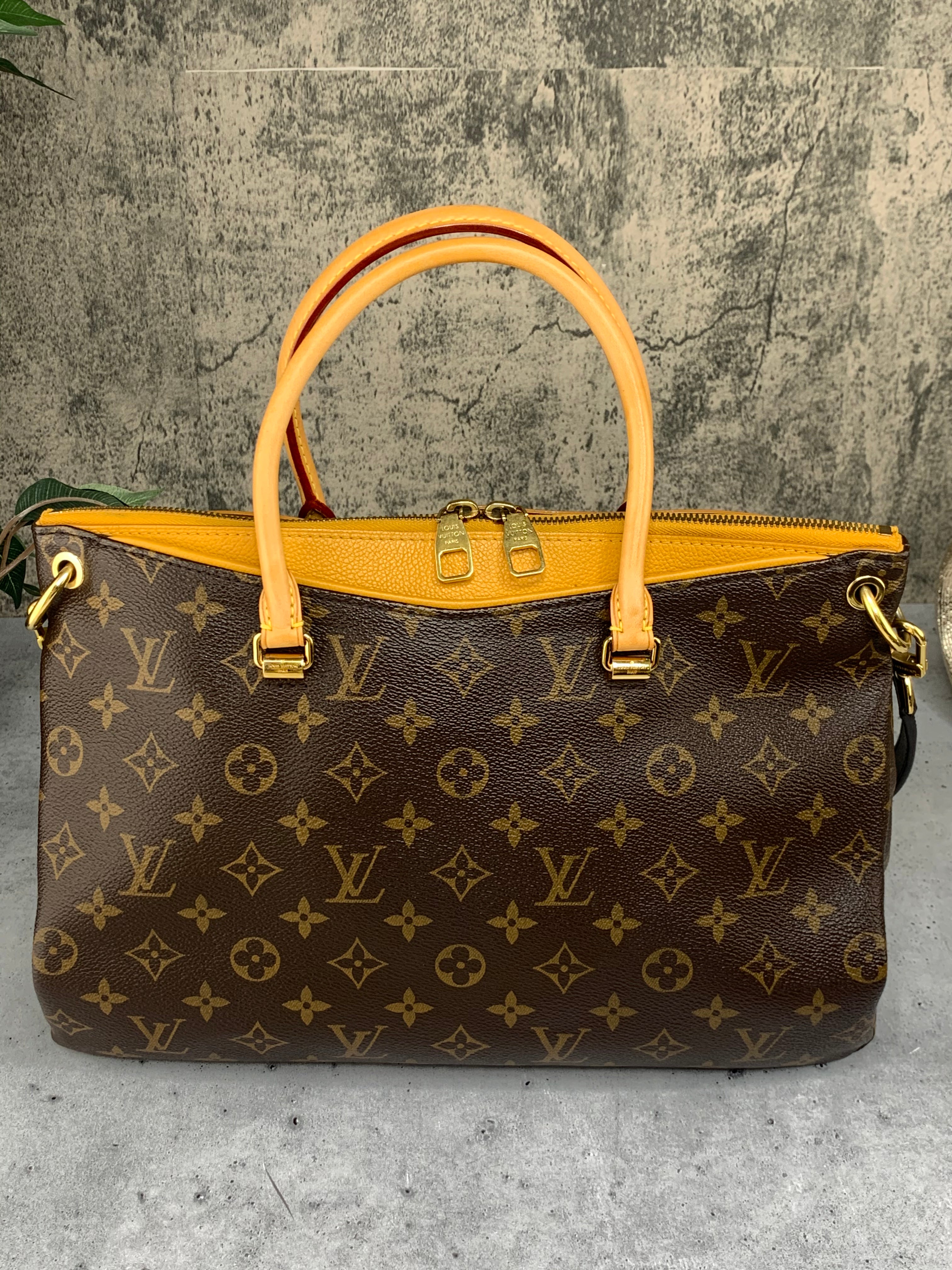 Louis Vuitton Saffron Pallas Bag – yourvintagelvoe