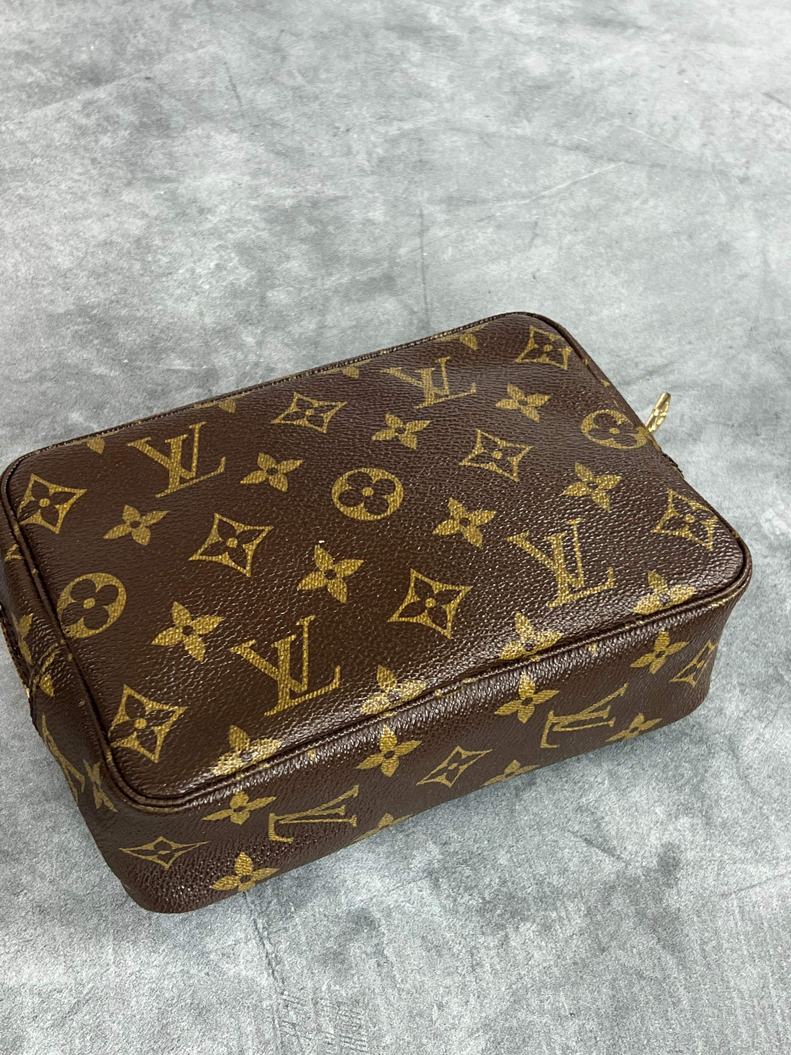 Louis Vuitton Trousse 18