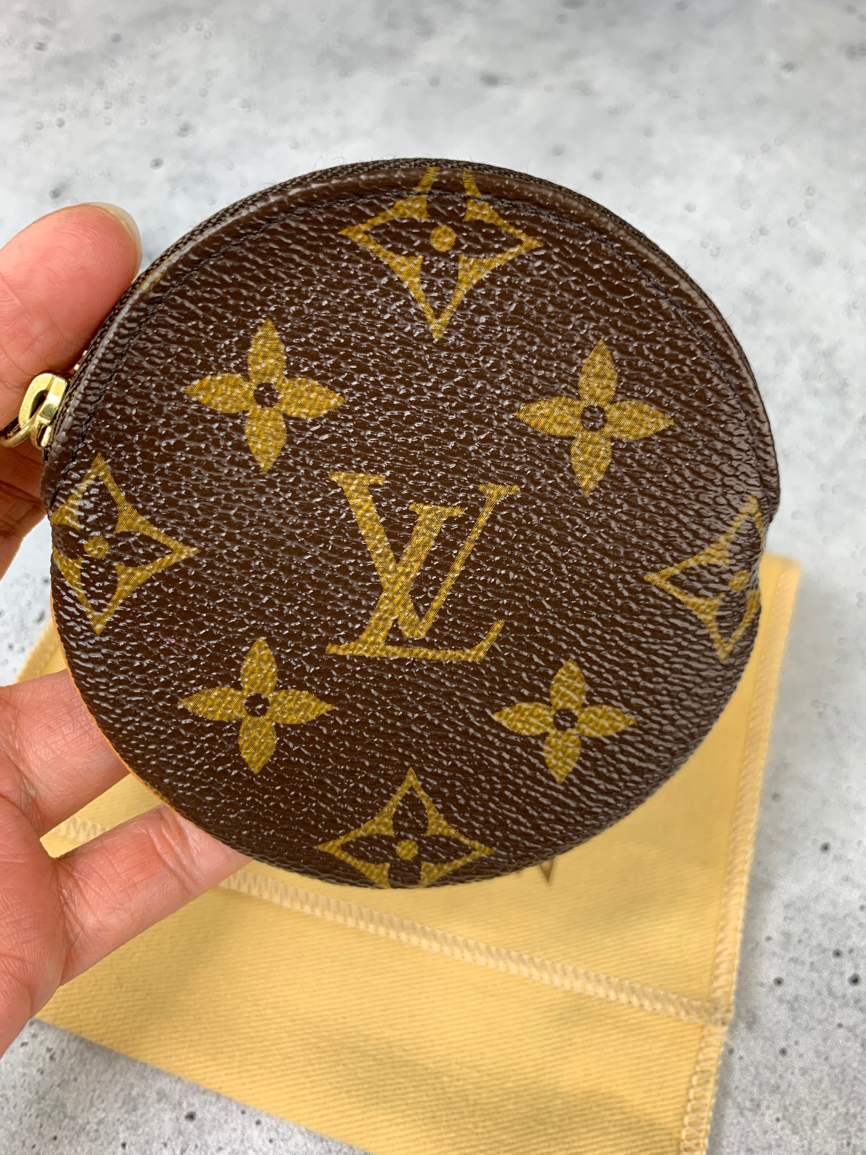 Louis Vuitton Khaki Green Mini Lin Coin Purse Ronde Pouch,Box ,Dust Bag &  S-Bag. 