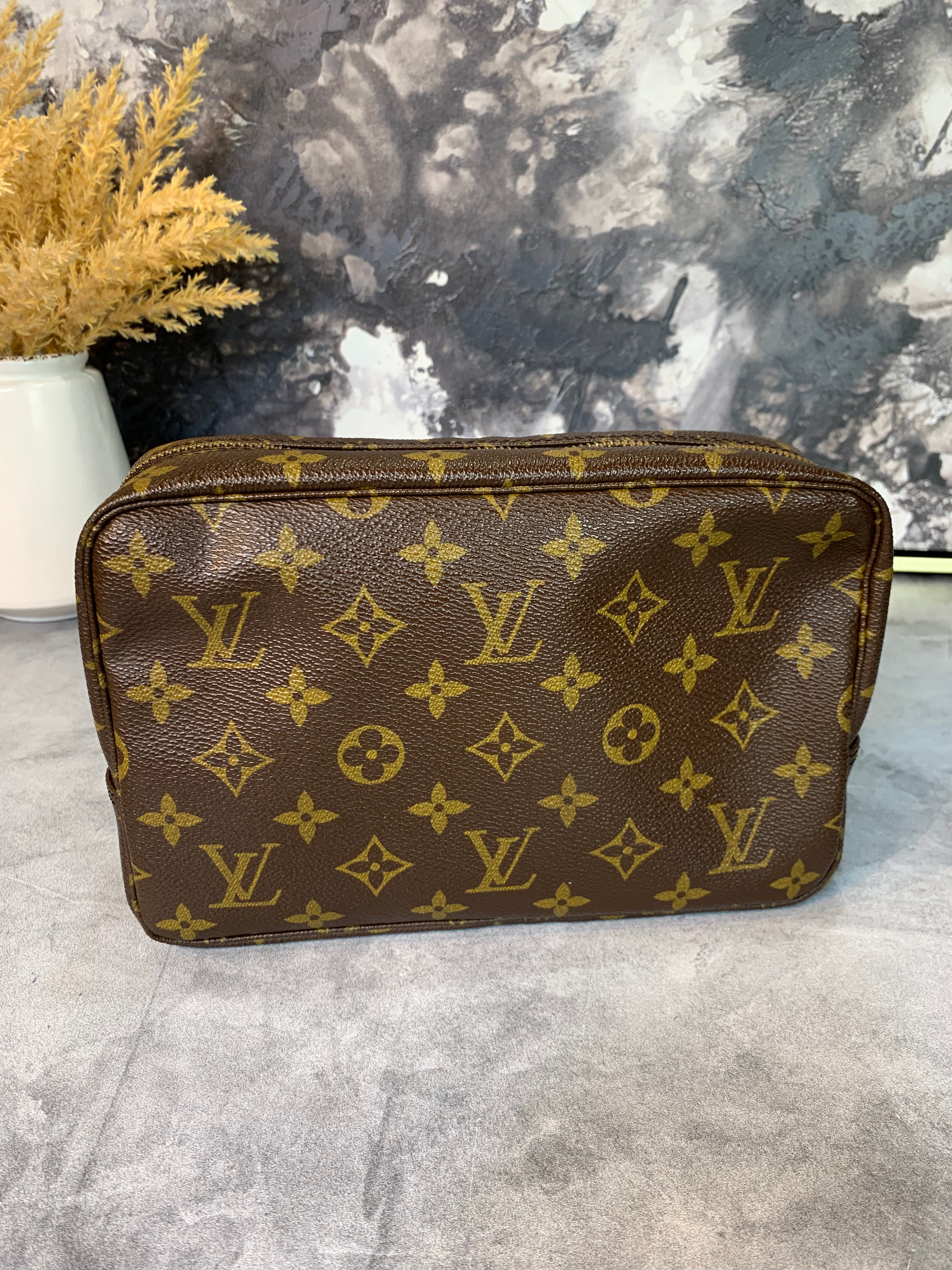 Louis Vuitton Trousse 23