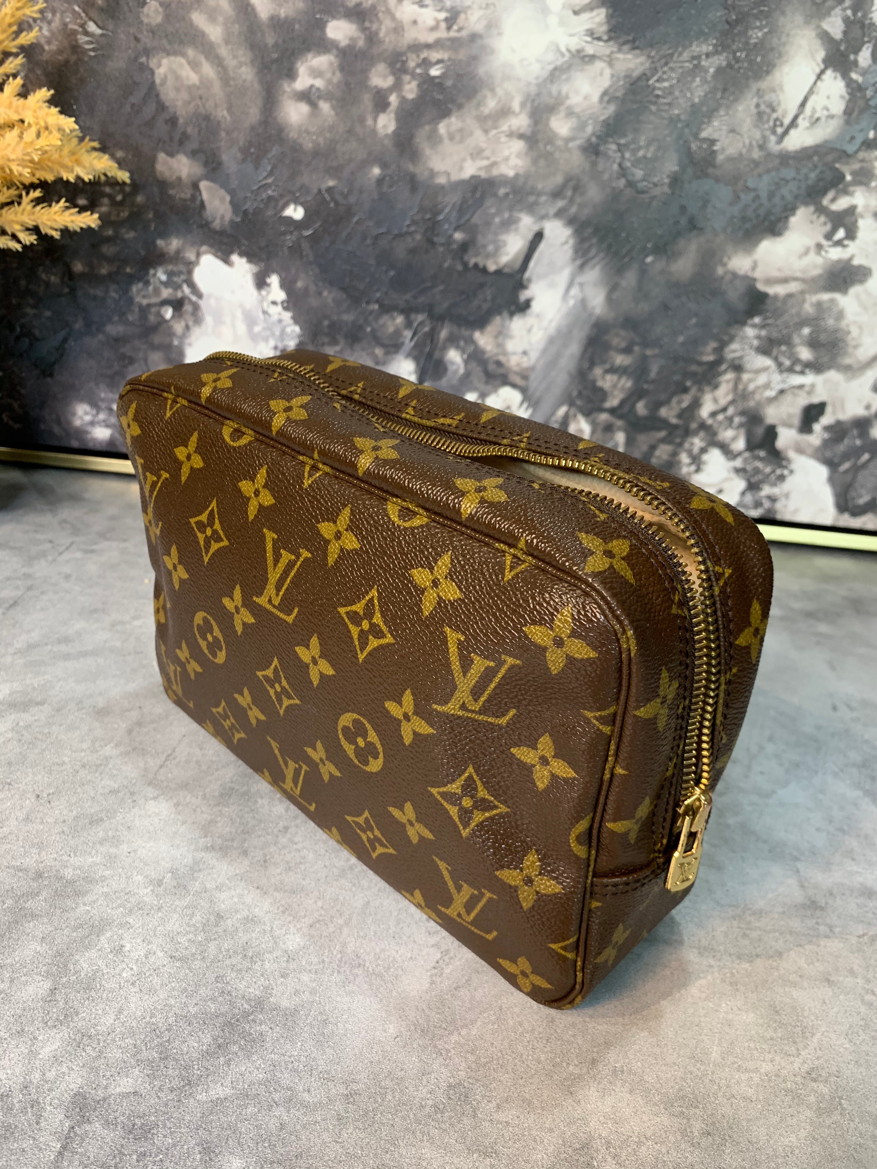 Louis Vuitton Trousse 23