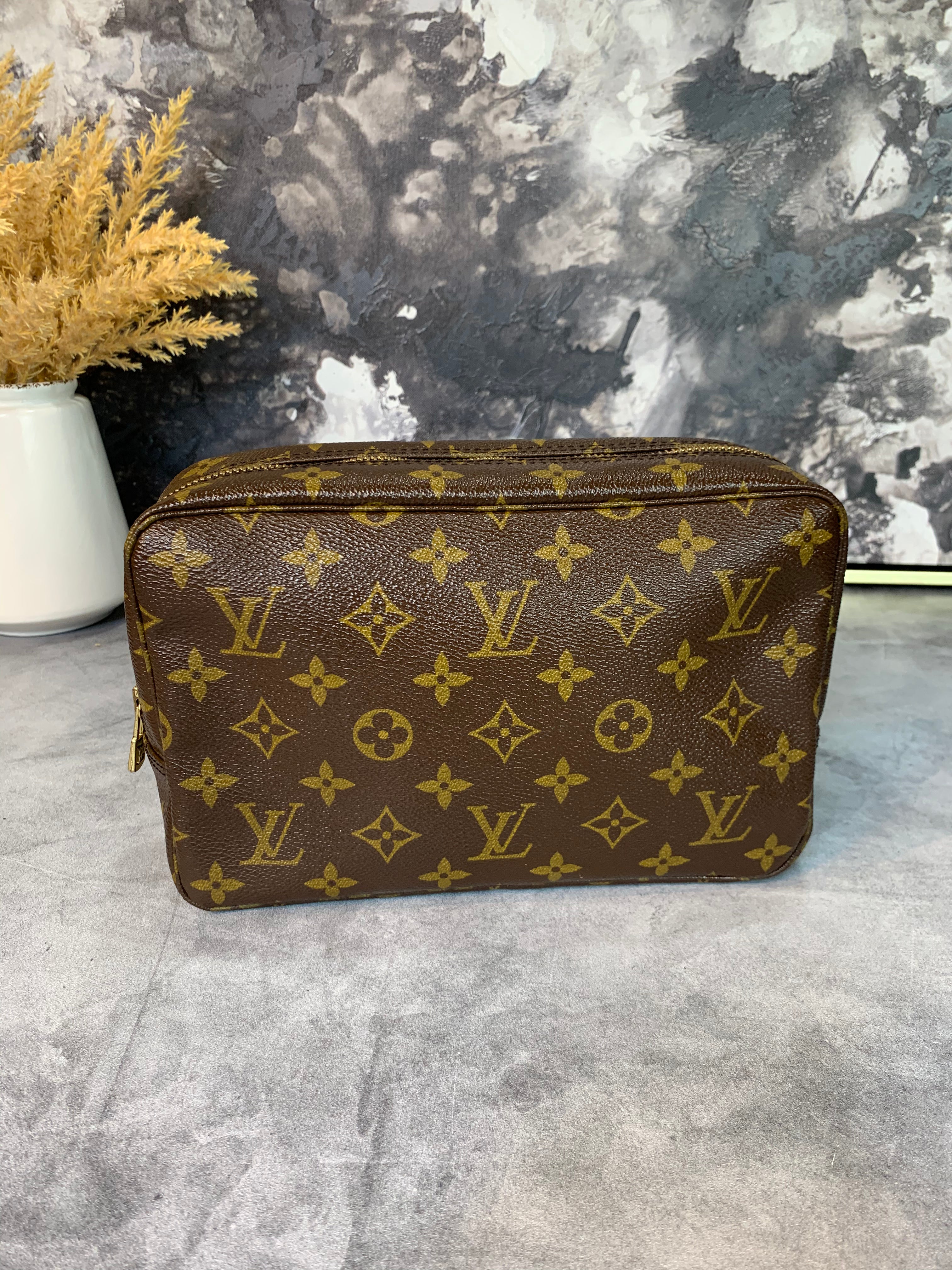 Louis Vuitton Trousse 23