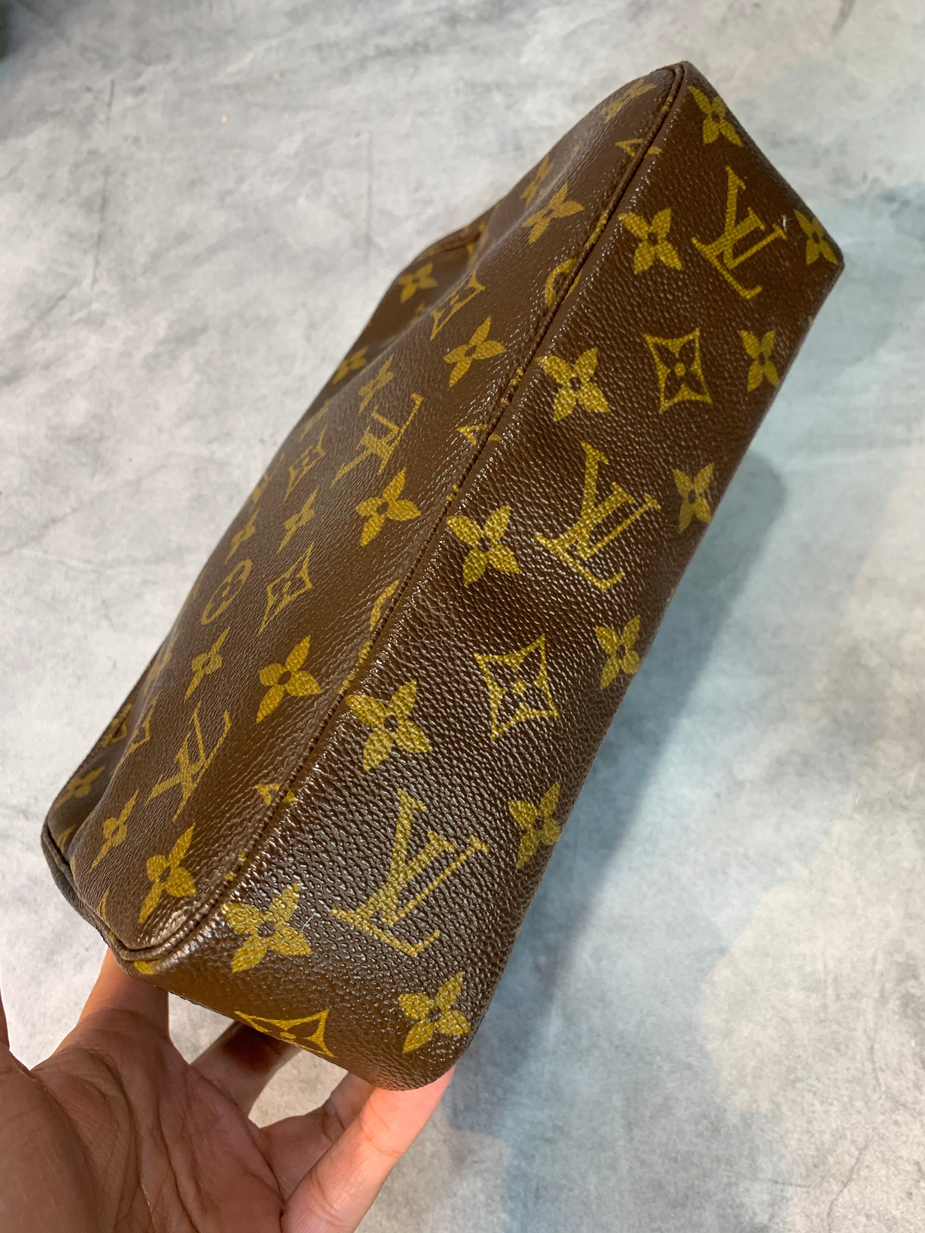 Louis Vuitton Trousse 23