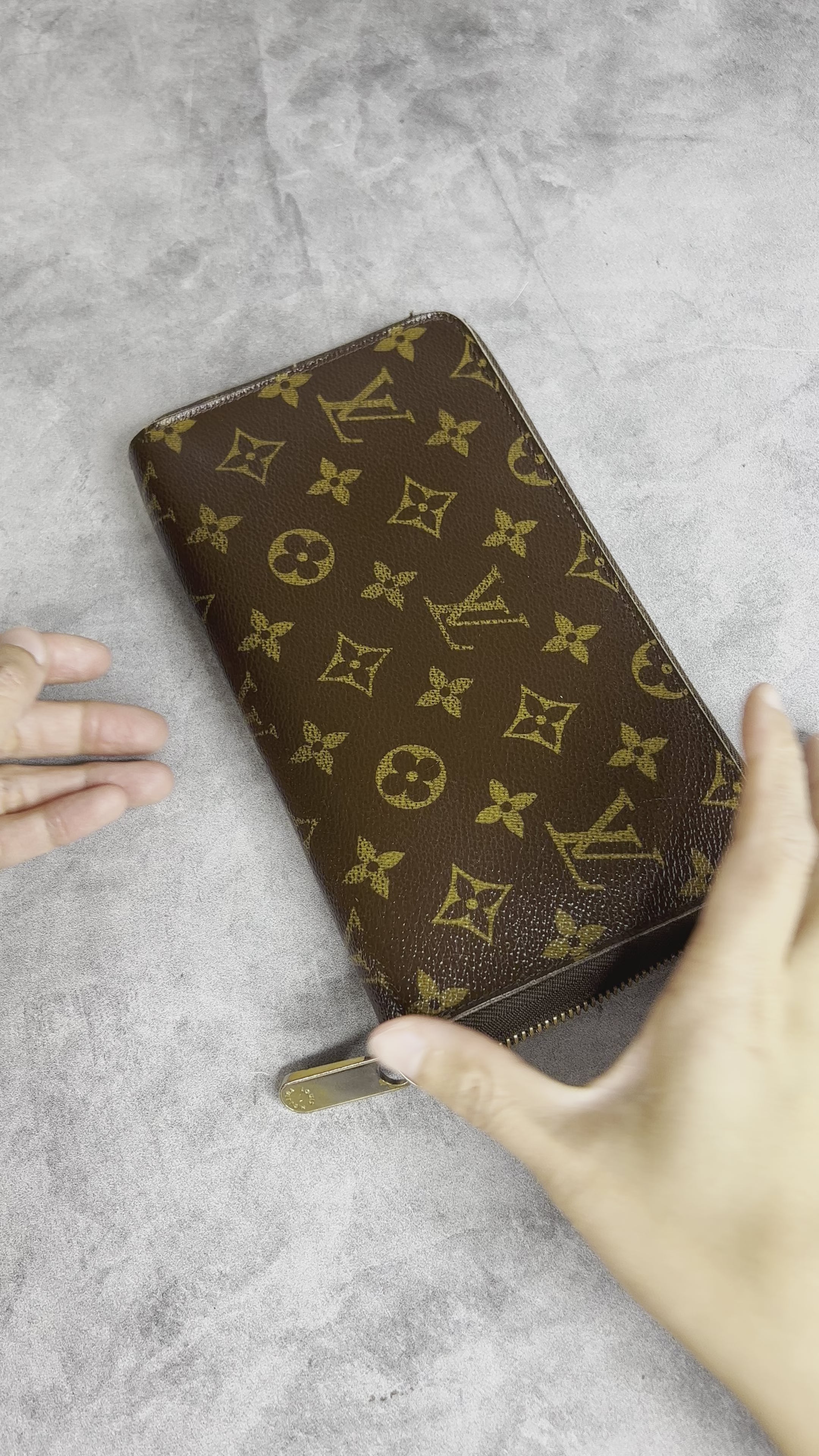 Louis Vuitton Zippy Organizer