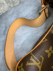 Louis Vuitton Monogram Croissant GM Bag in Brown Leather ref.755778 - Joli  Closet