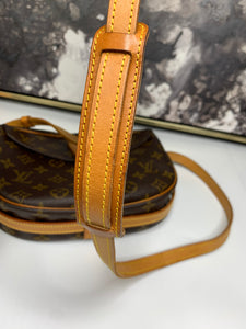 Louis Vuitton Monogram Jeune Fille MM Shoulder Bag – purchasegarments