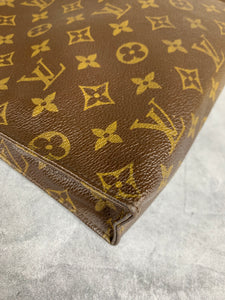 Louis Vuitton Toiletry 26