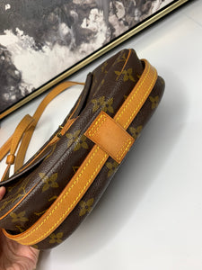 LOUIS VUITTON Monogram Jeune Fille MM Shoulder Bag AWL1067 – LuxuryPromise