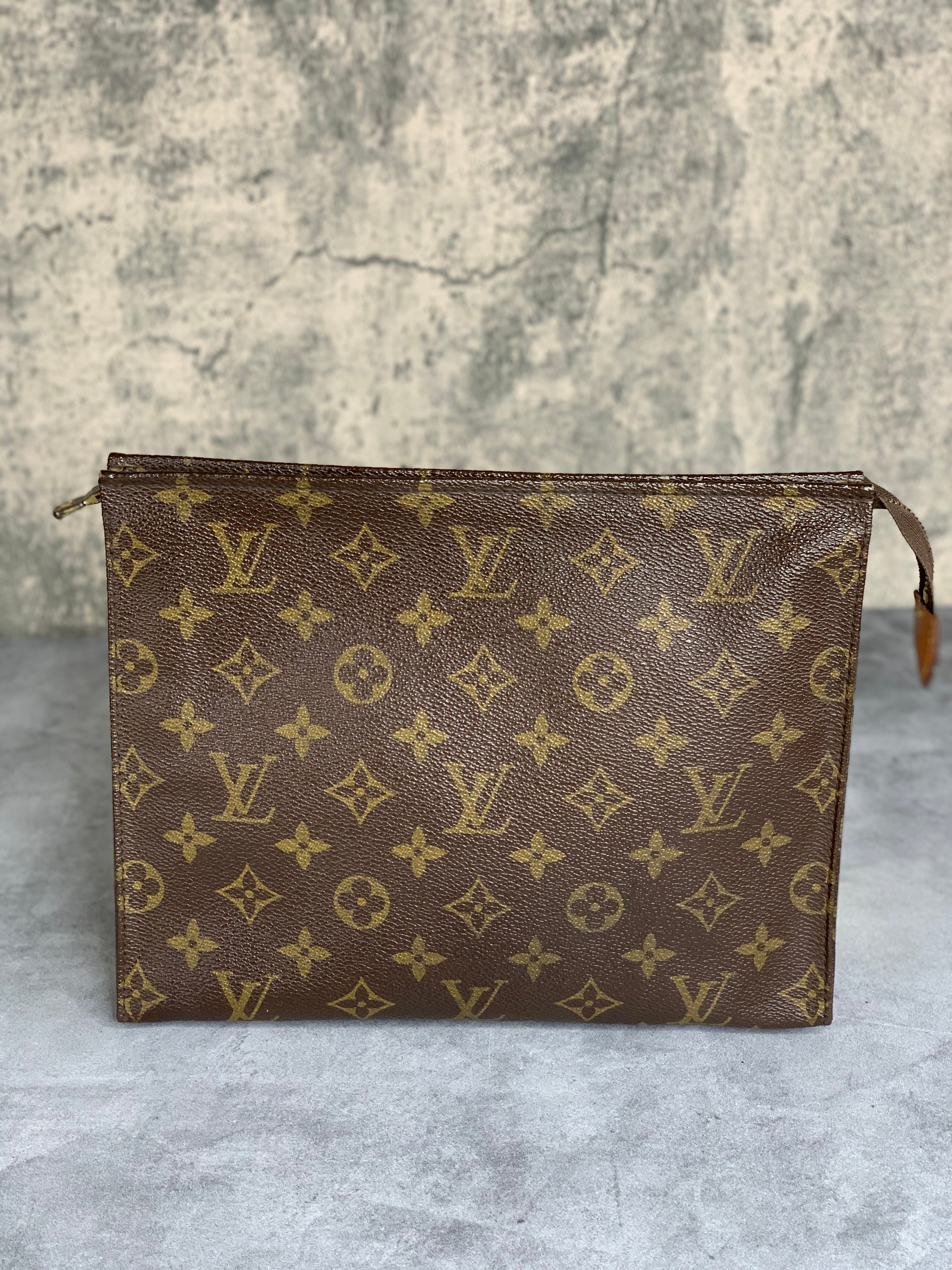 Louis Vuitton Toiletry 26