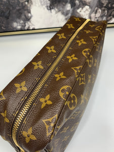 Louis Vuitton Trousse Toilette 28