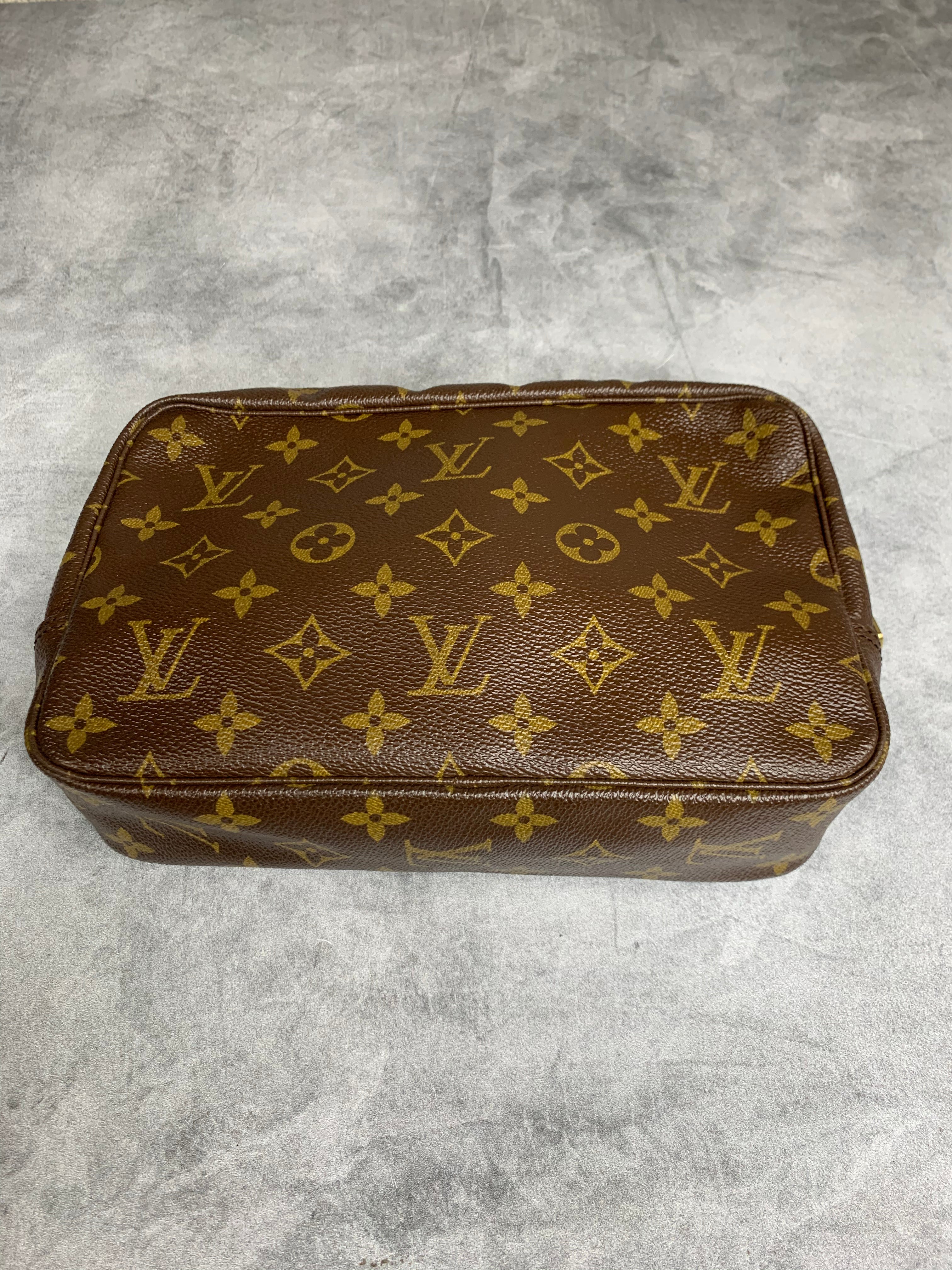 Louis Vuitton Trousse 23