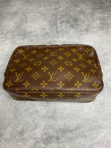 Louis Vuitton Trousse 23