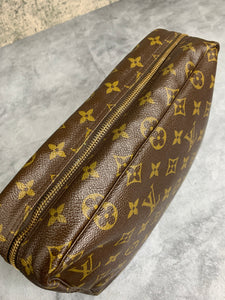 IS THE LOUIS VUITTON TROUSSE 28 TOILETRY BAG WORTH IT? -REVIEW ( 30+ YEARS  OLD) + WHAT FITS INSIDE 