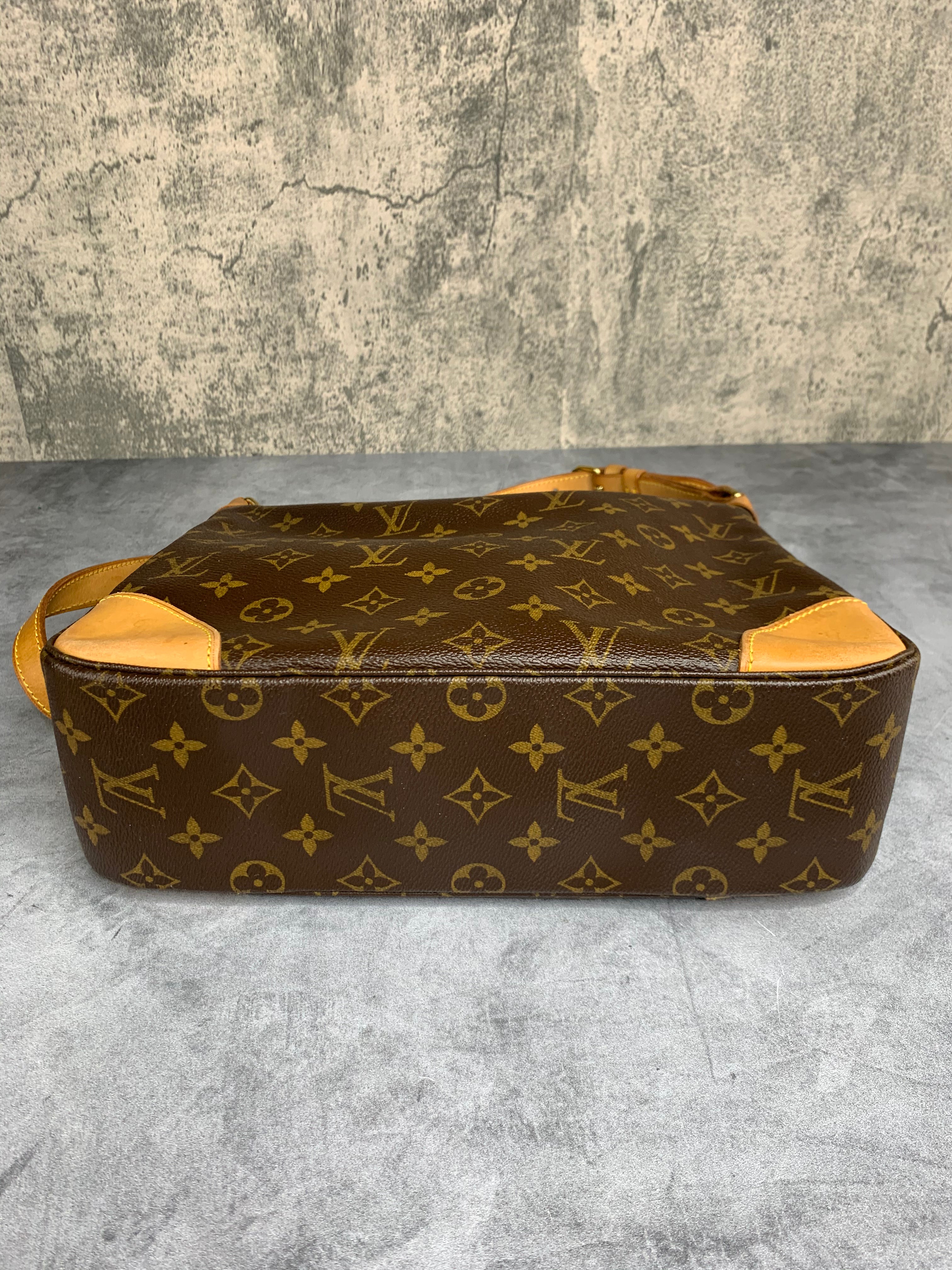 Louis Vuitton Bolougne 30