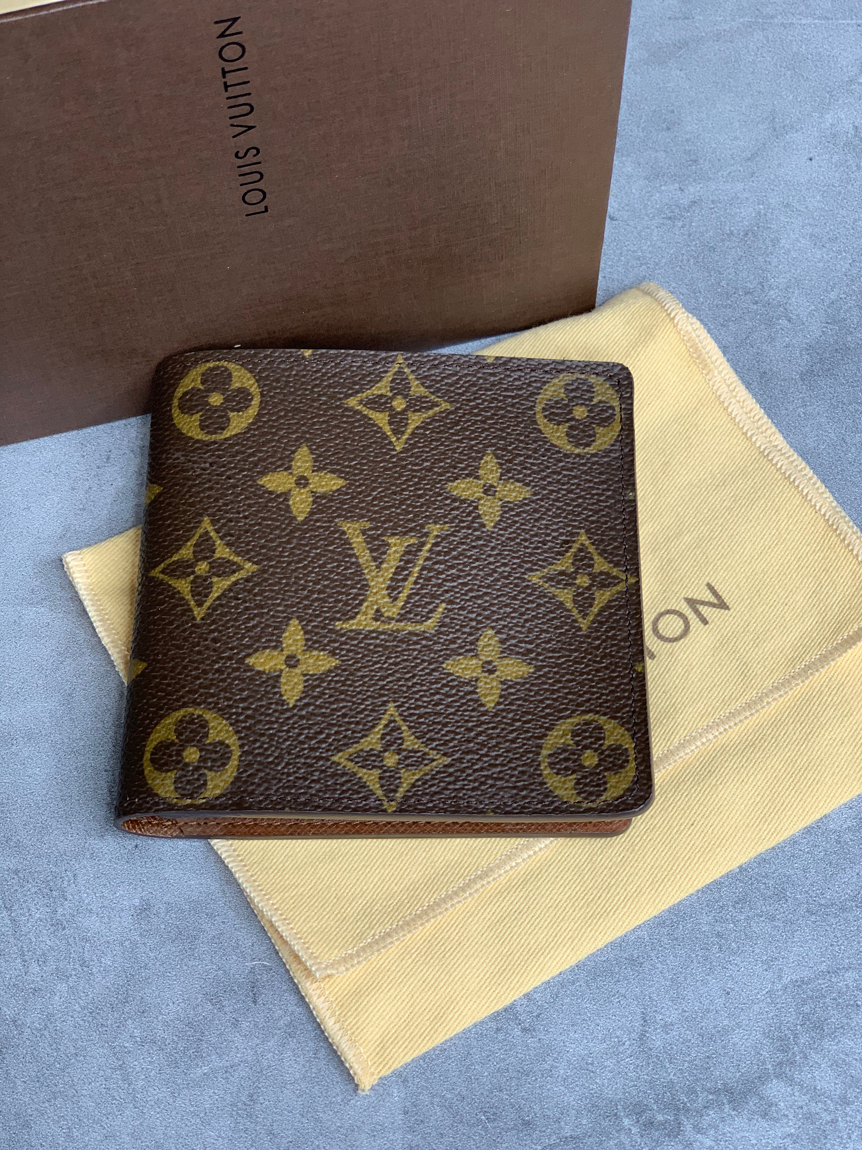 Louis Vuitton Men Wallet - 23 For Sale on 1stDibs