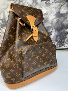 Louis Vuitton Vintage Montsouris GM Backpack, Luxury, Bags & Wallets on  Carousell