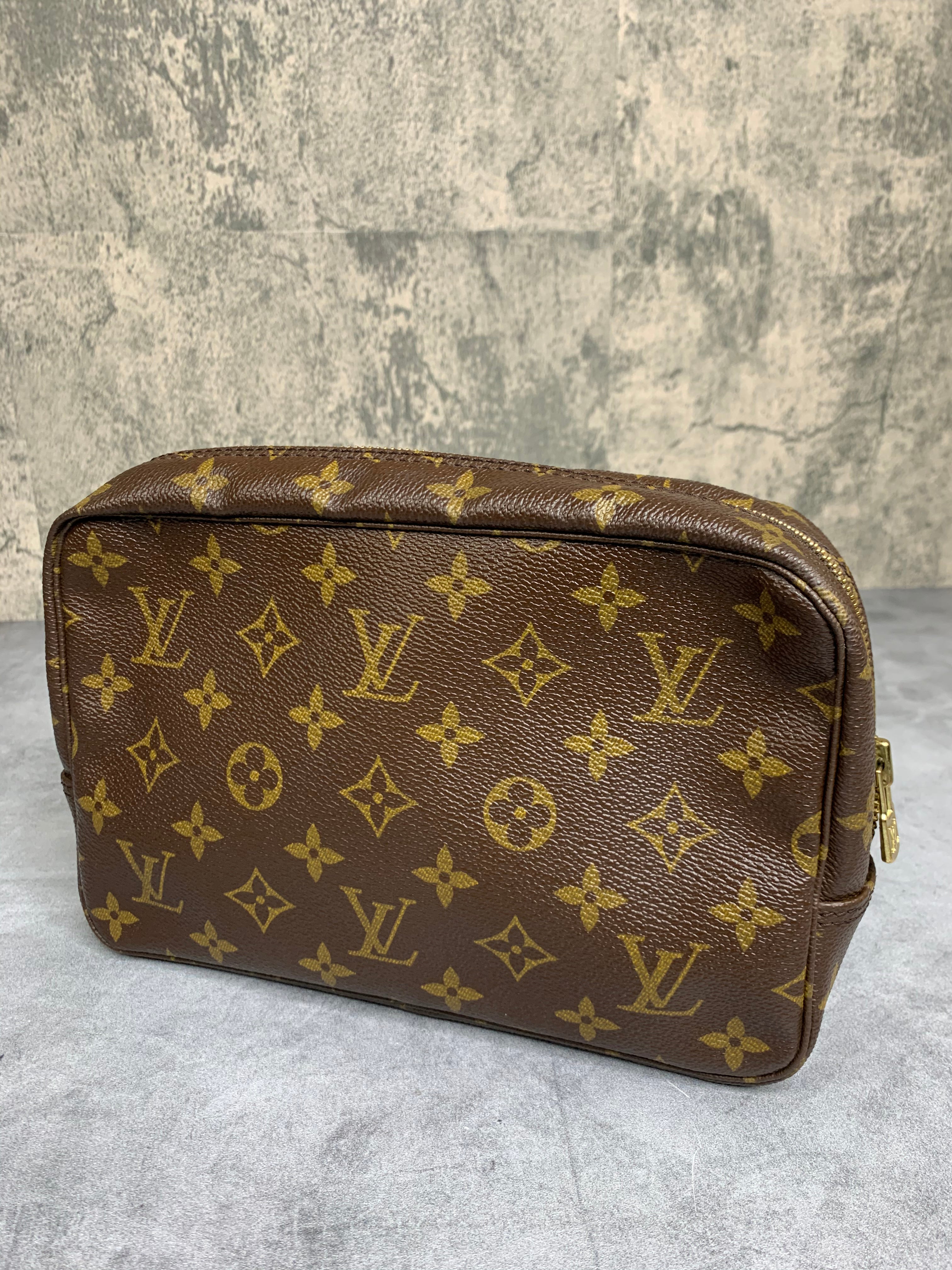 Louis Vuitton Trousse 23