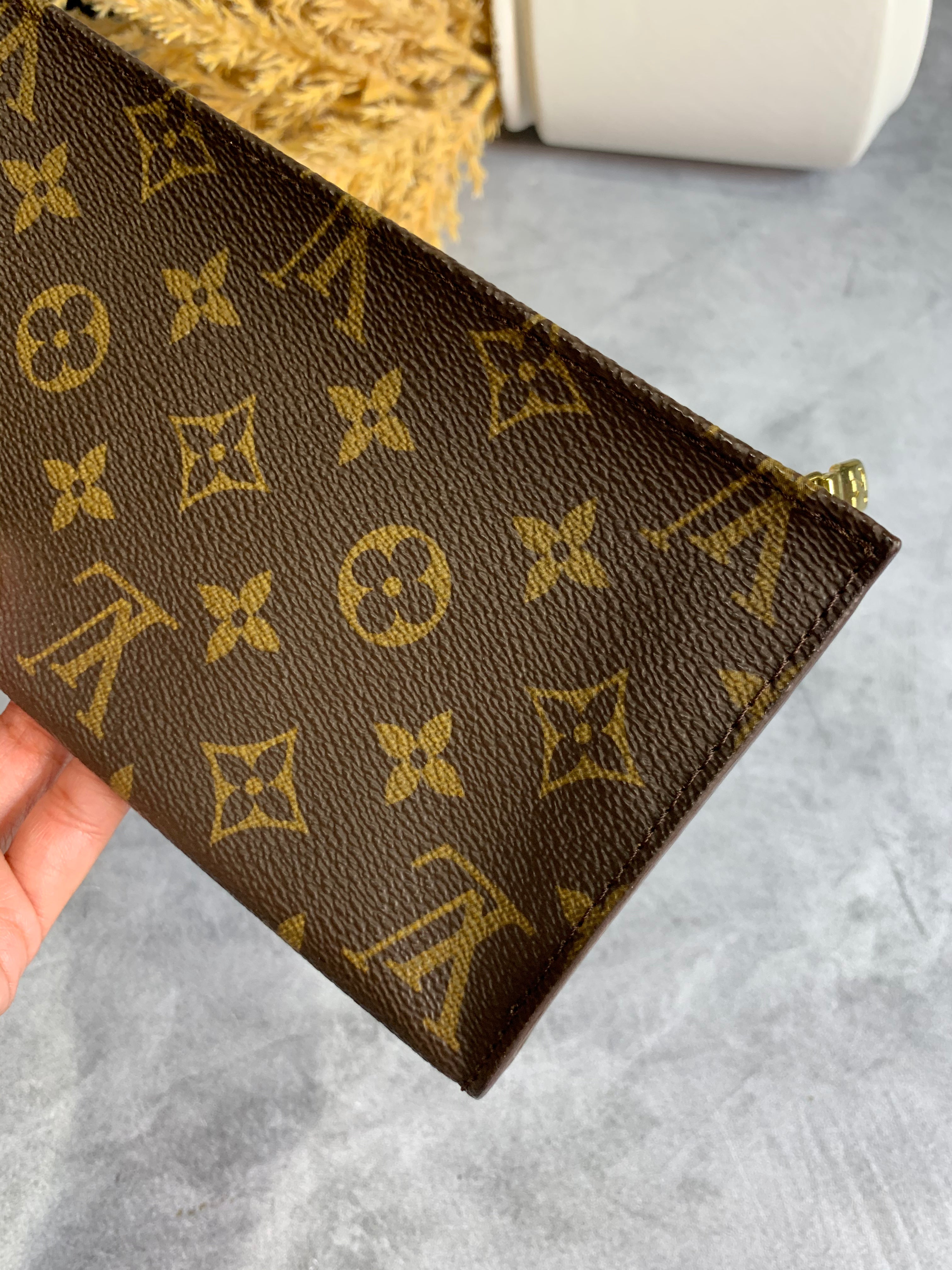 Louis Vuitton Bucket Pouch GM