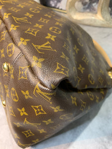 Louis Vuitton Artsy MM