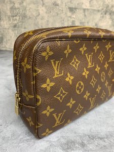 LOUIS VUITTON Trousse Demi Ronde Cosmetic Bag – Sexy Little Vintage