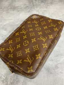 Louis Vuitton Trousse 23