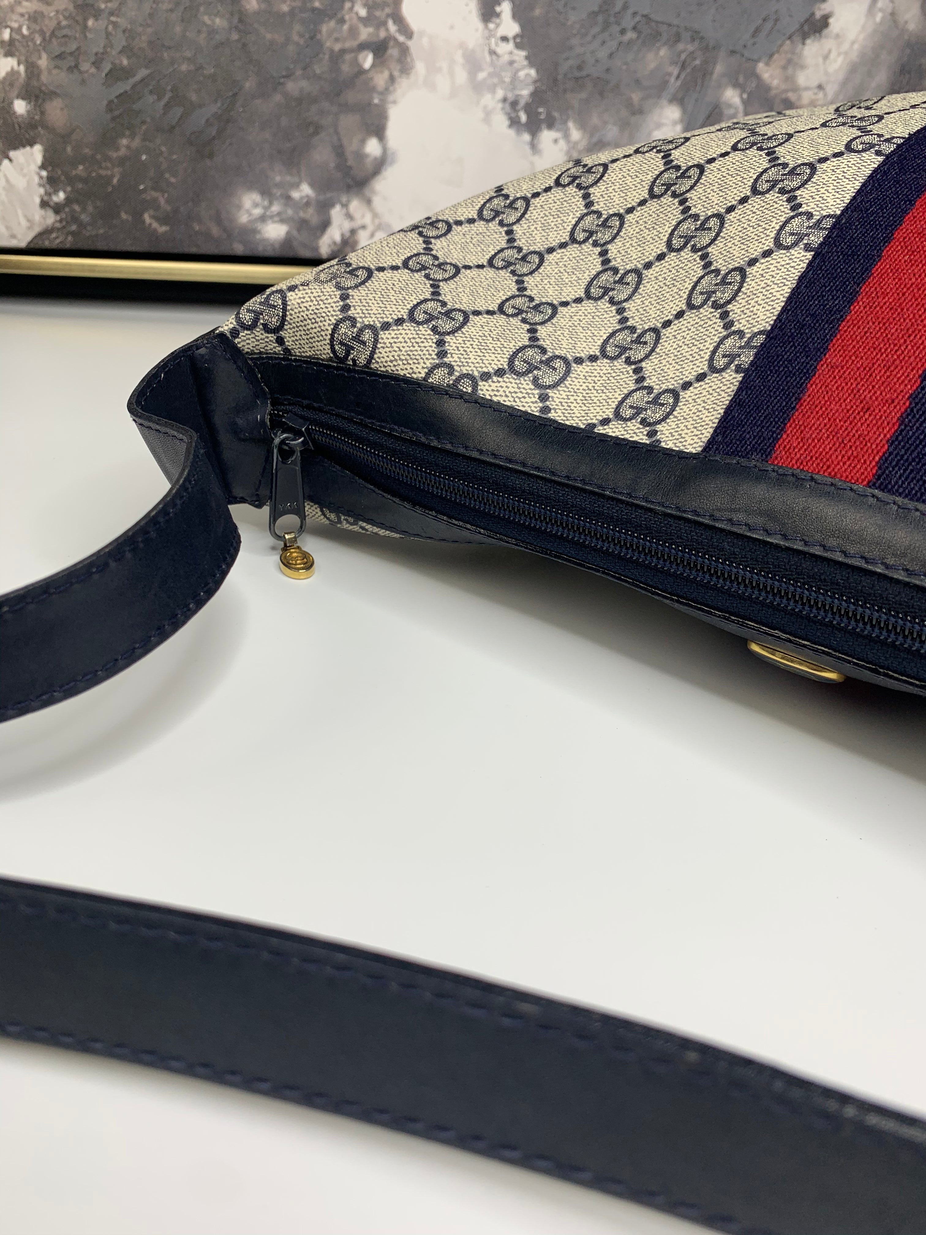 Gucci Half Moon Shoulder Bag – yourvintagelvoe