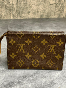 Louis Vuitton Toiletry 15