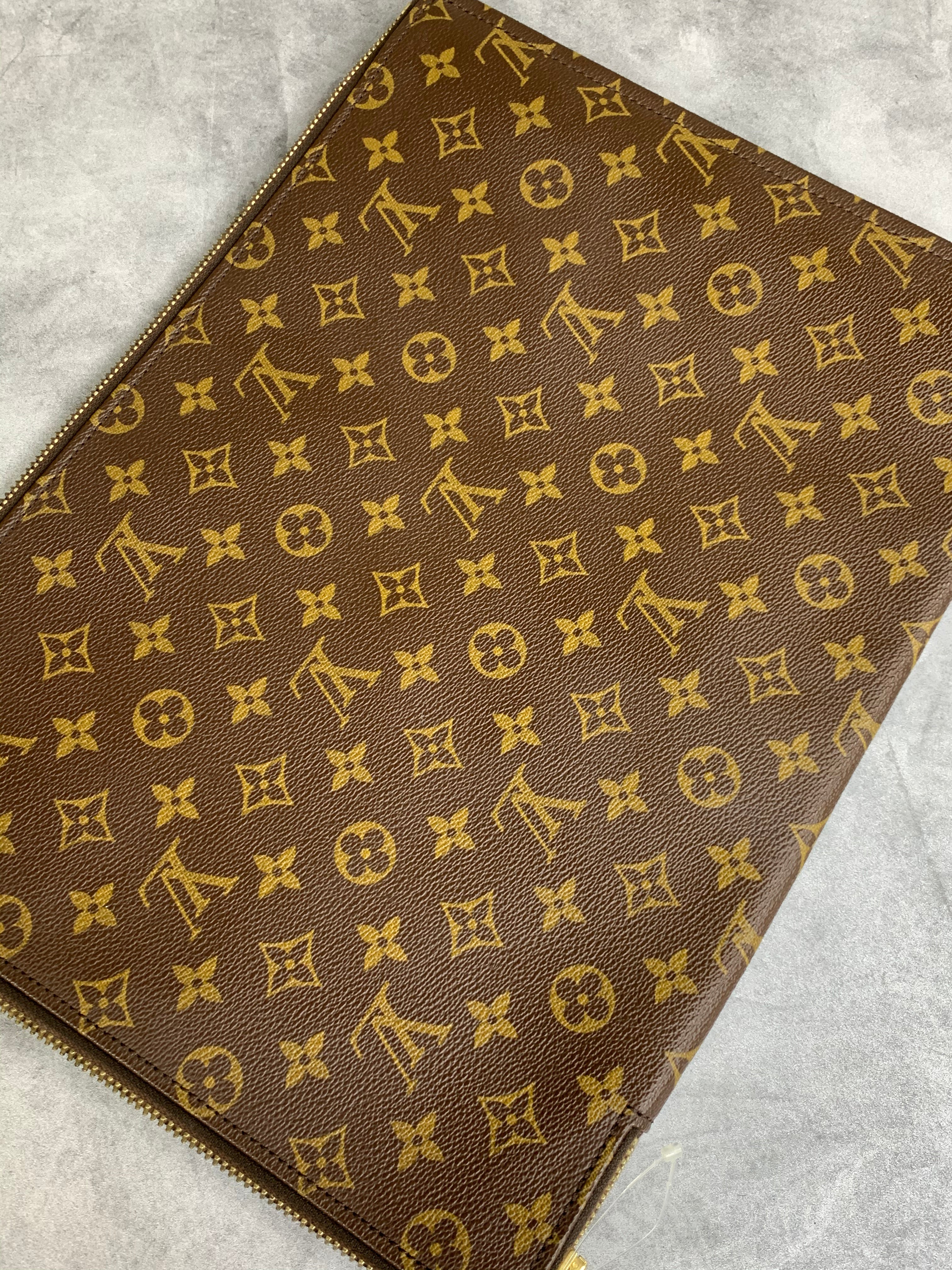 Louis  Vuitton Laptop Sleeve - GM