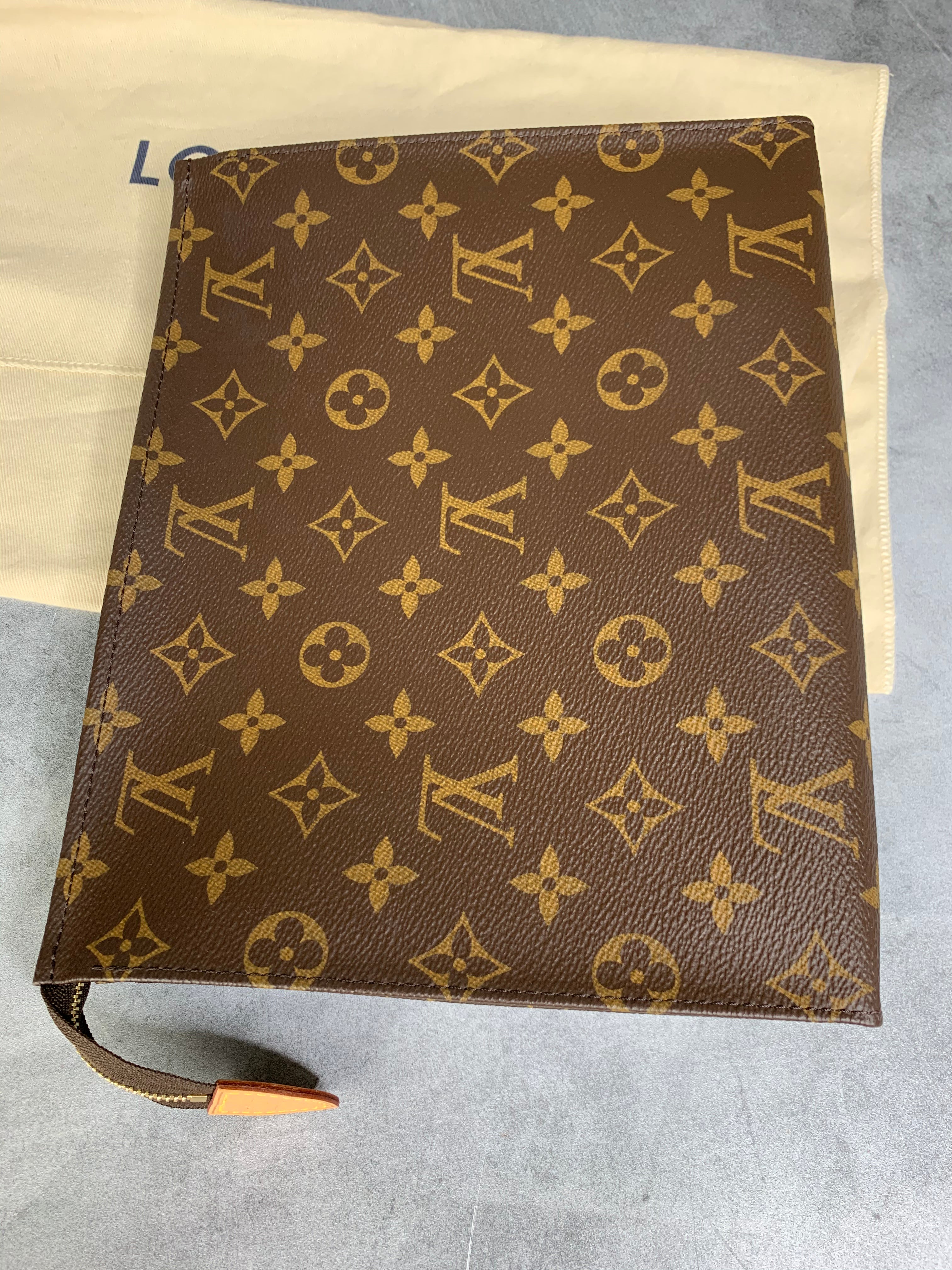 Louis Vuitton Toiletry 26