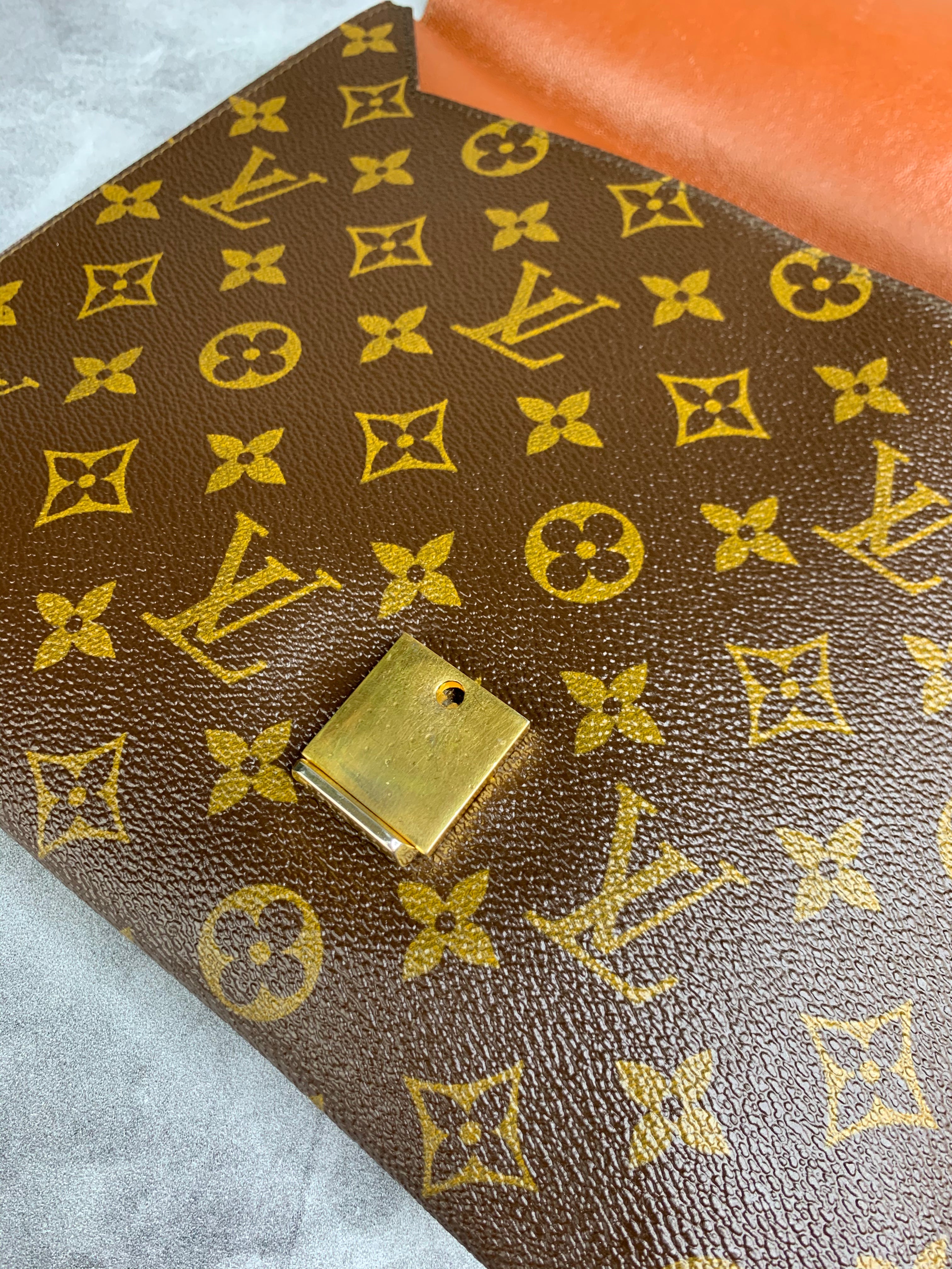Louis Vuitton Envelope Clutch yourvintagelvoe