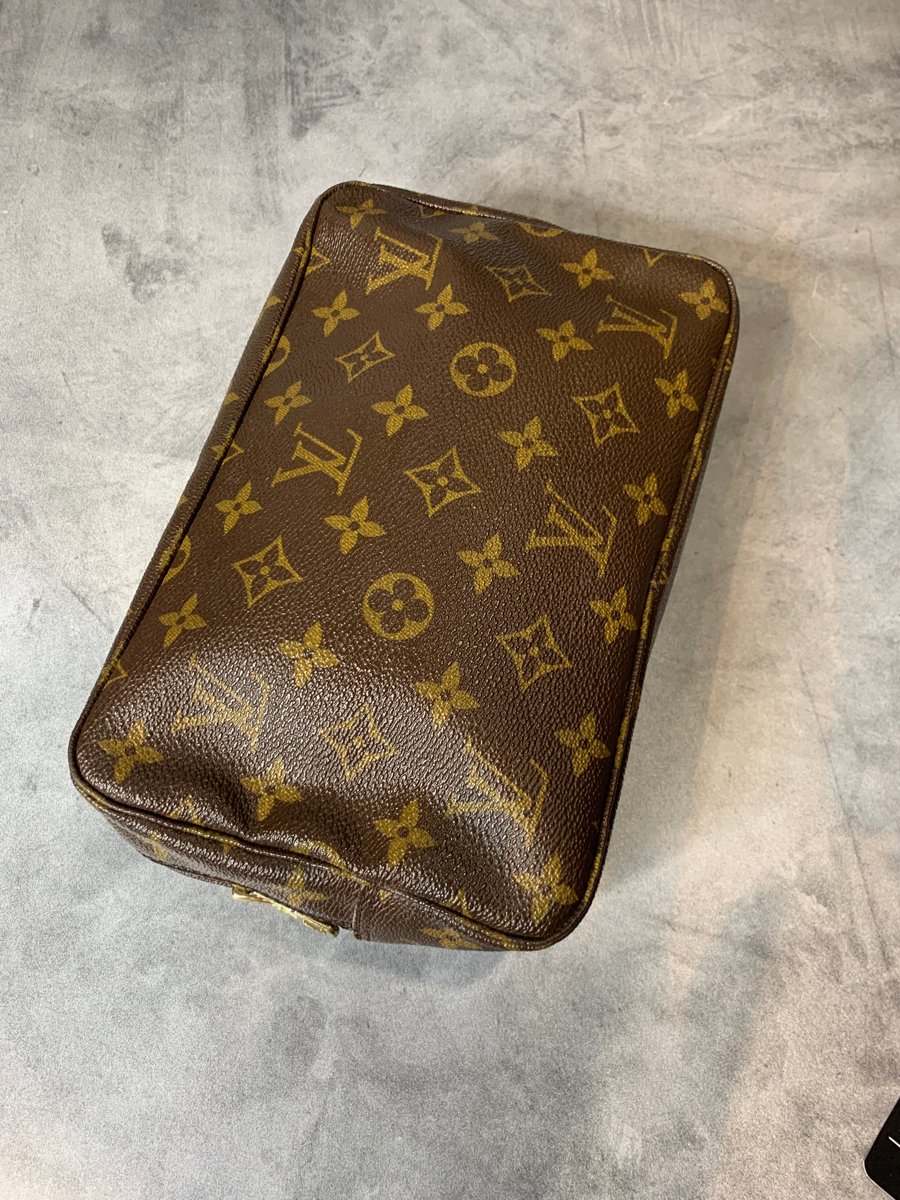 Louis Vuitton Trousse 23