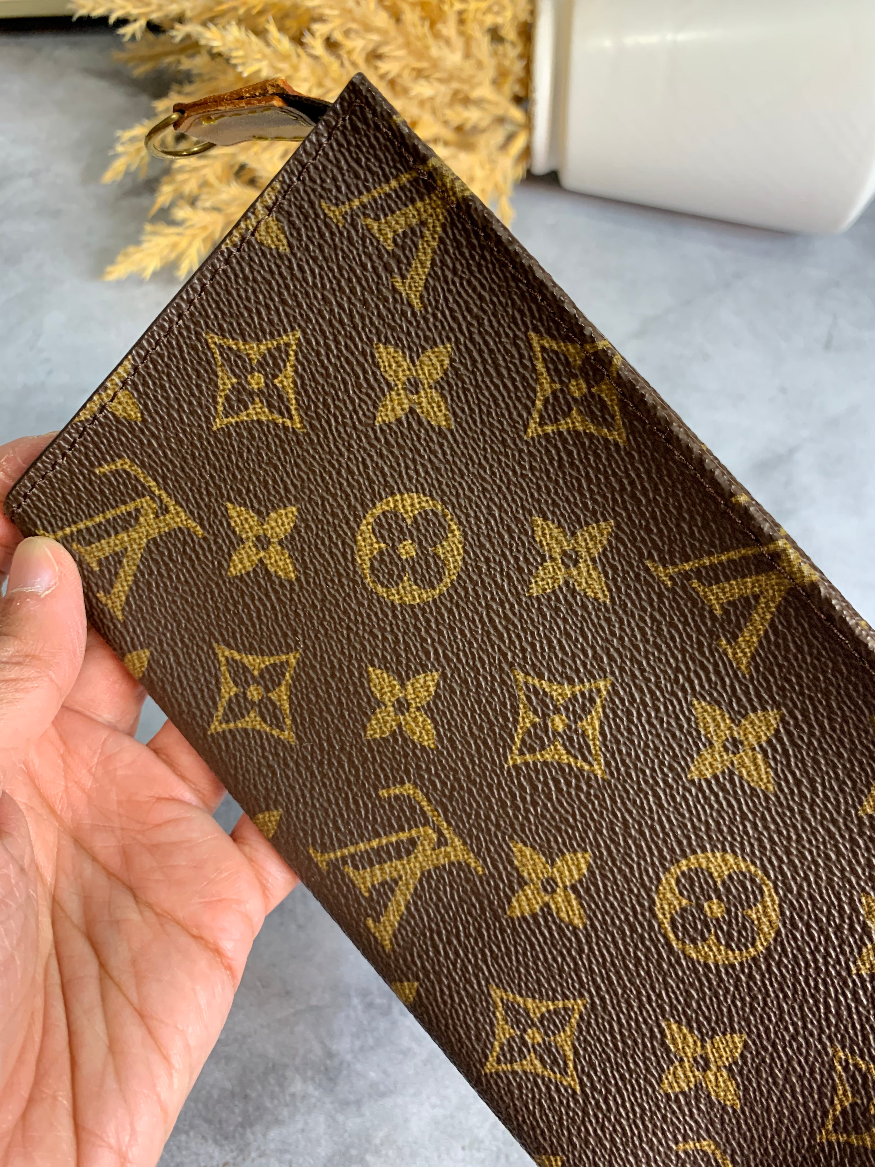 Louis Vuitton Bucket Pouch GM