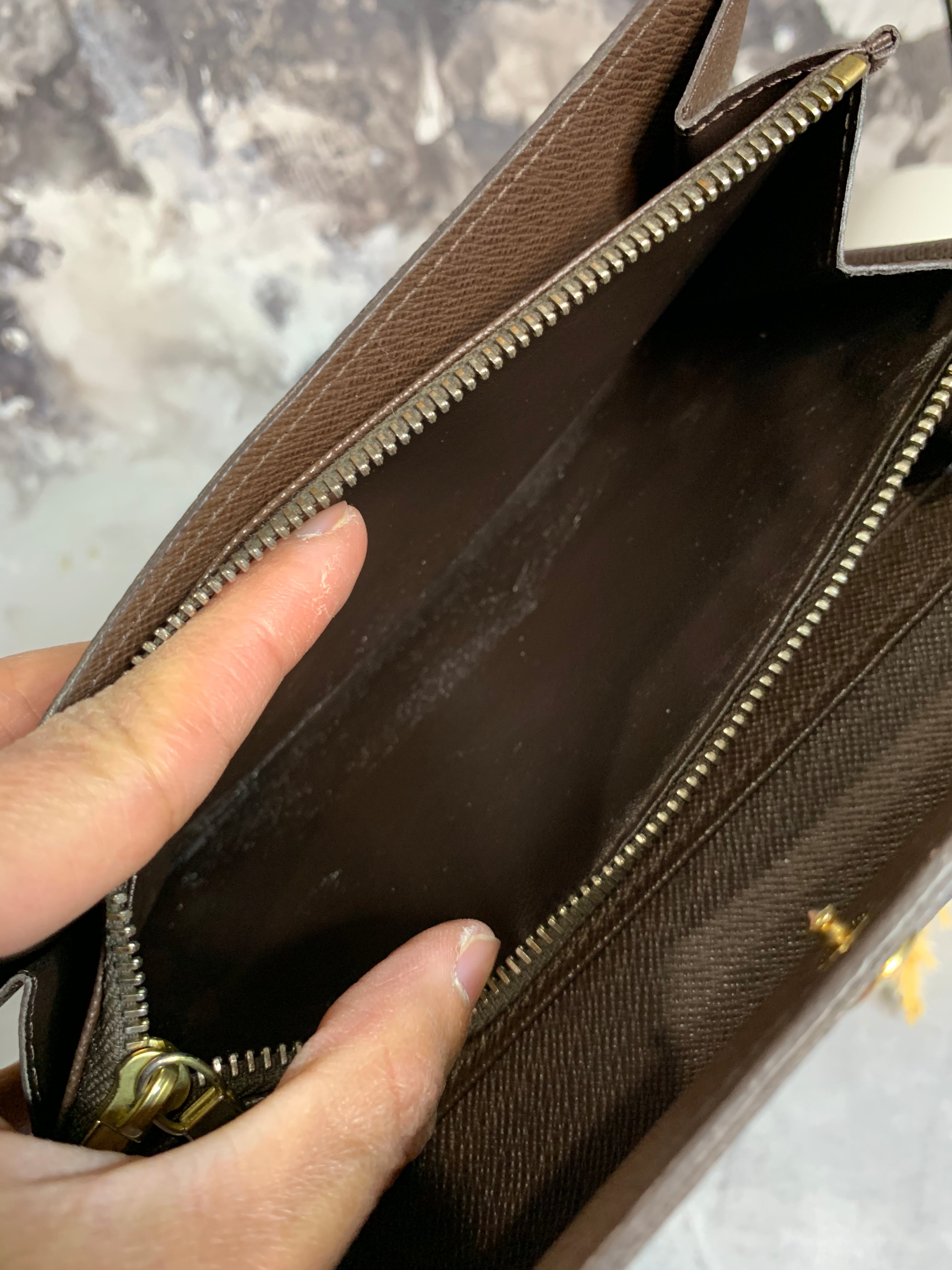 Louis Vuitton Sarah Wallet.VS. Zippy Wallet Which one and why I