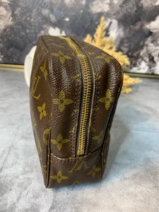 LV Trousse 23