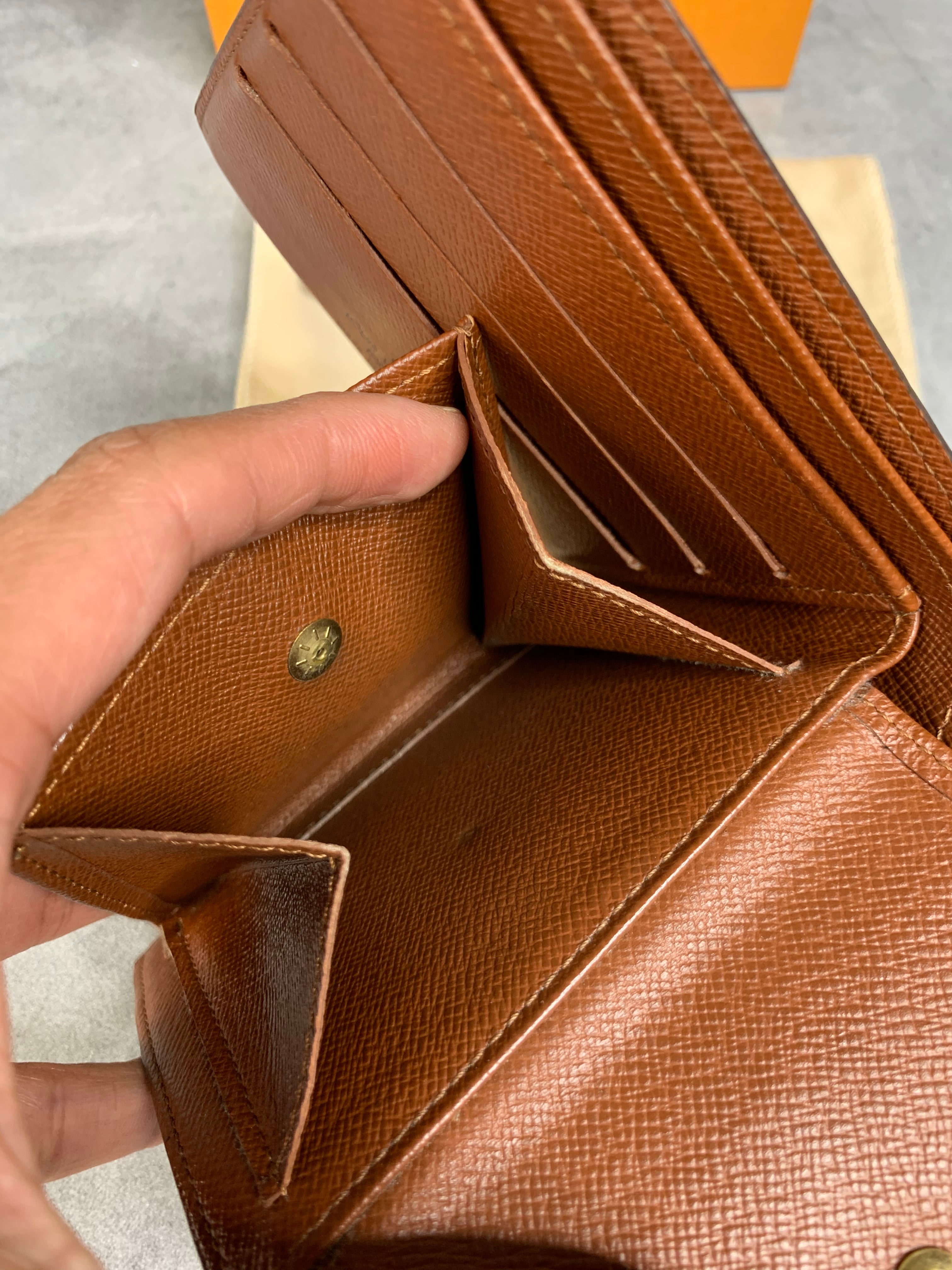 Louis Vuitton Mens Bifold Wallet